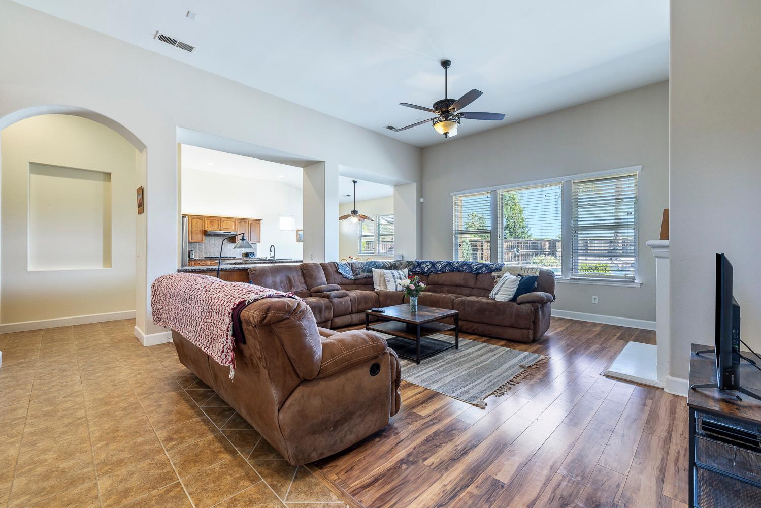 6008 W Wathen Ave, Fresno, CA 93722