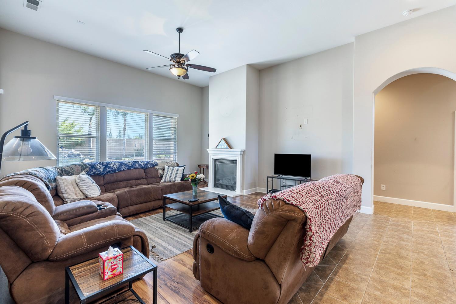 6008 W Wathen Ave, Fresno, CA 93722