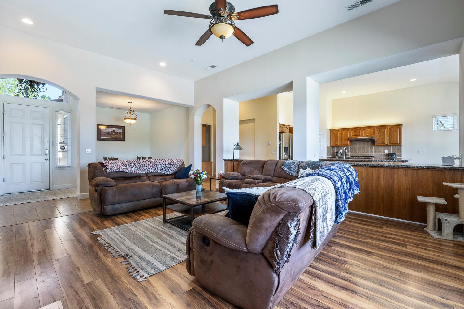 6008 W Wathen Ave, Fresno, CA 93722