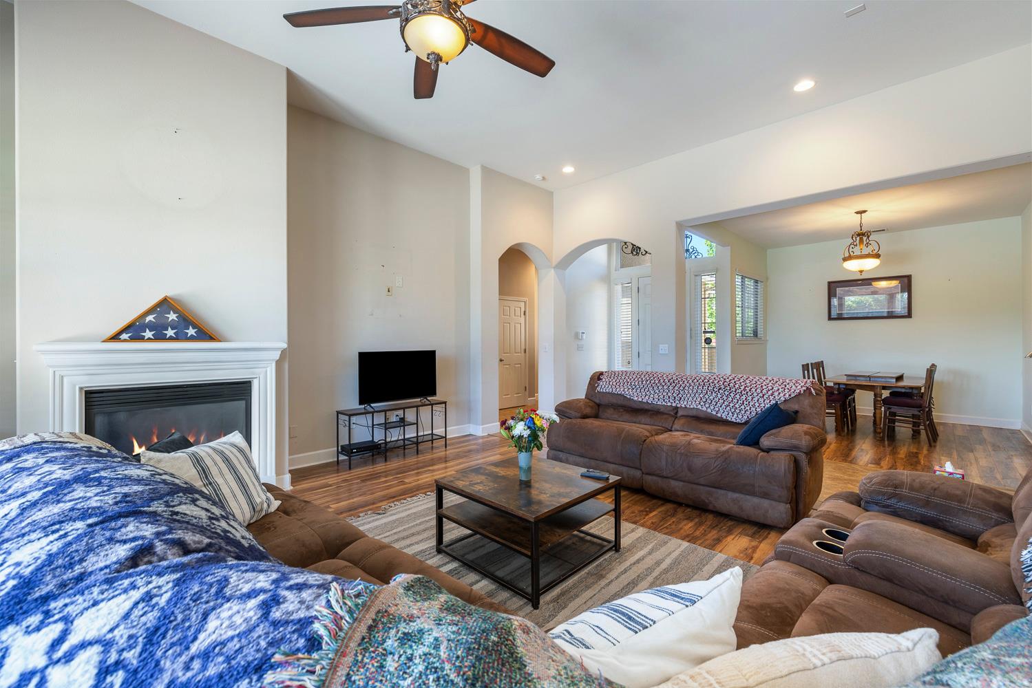 6008 W Wathen Ave, Fresno, CA 93722