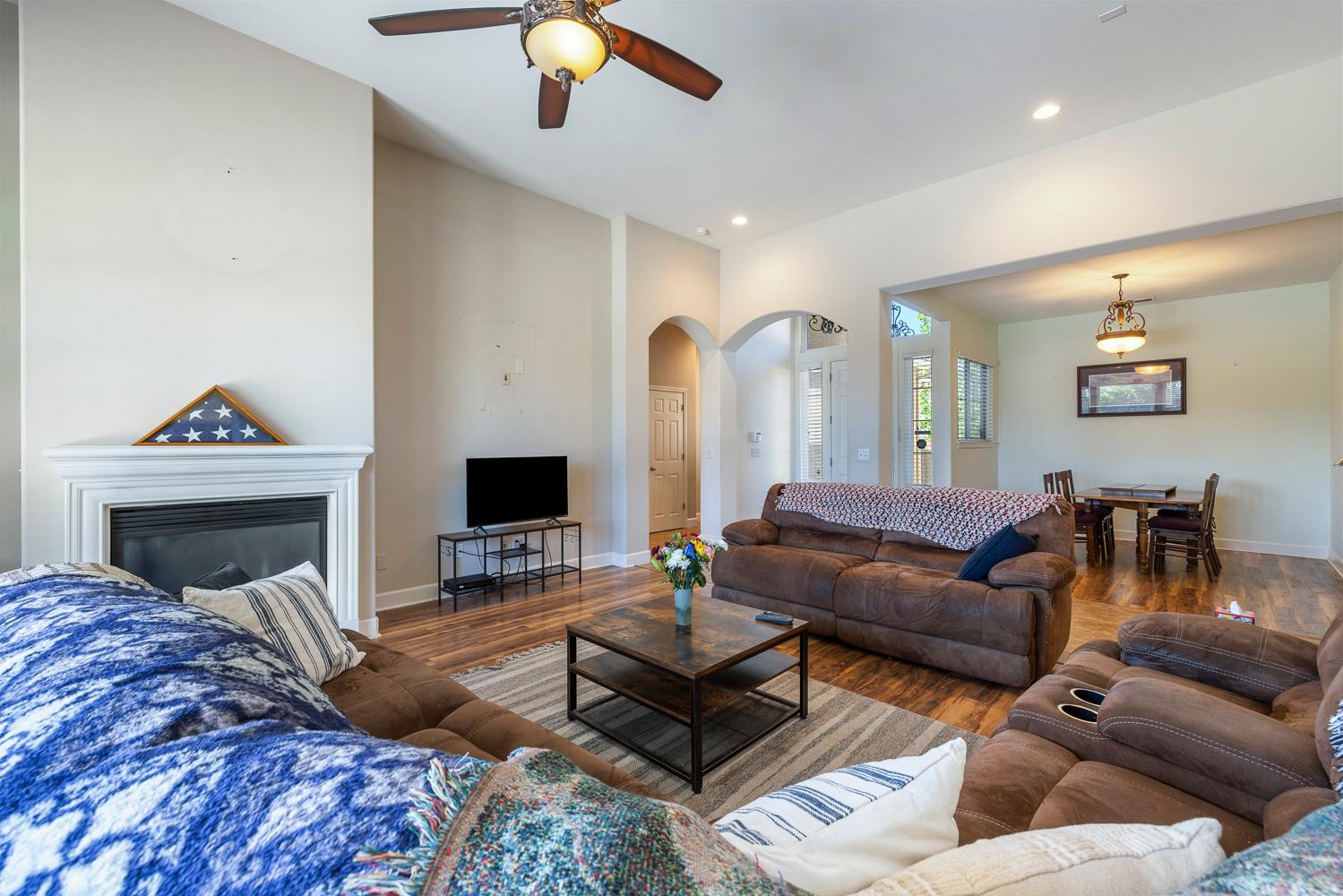 6008 W Wathen Ave, Fresno, CA 93722