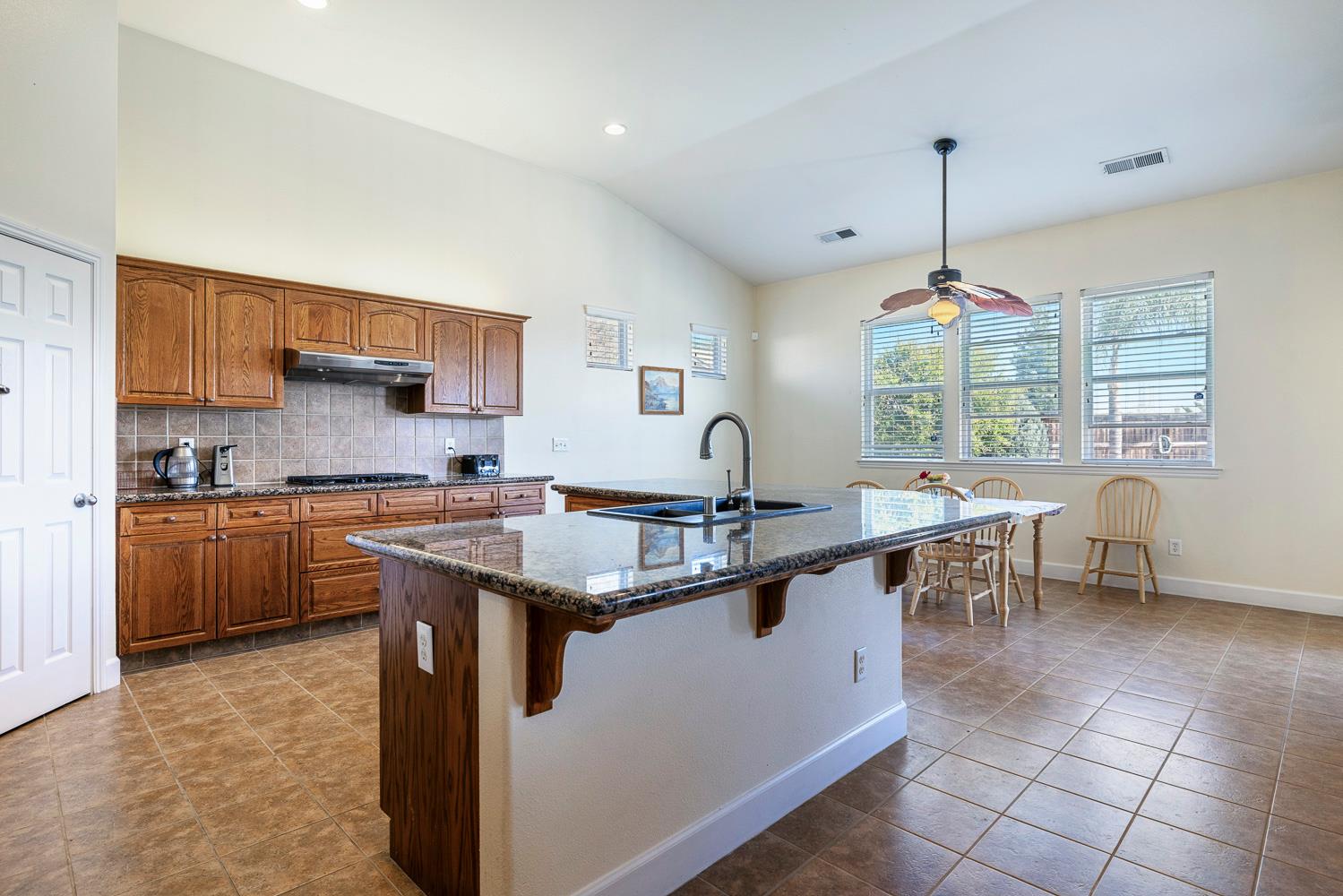 6008 W Wathen Ave, Fresno, CA 93722