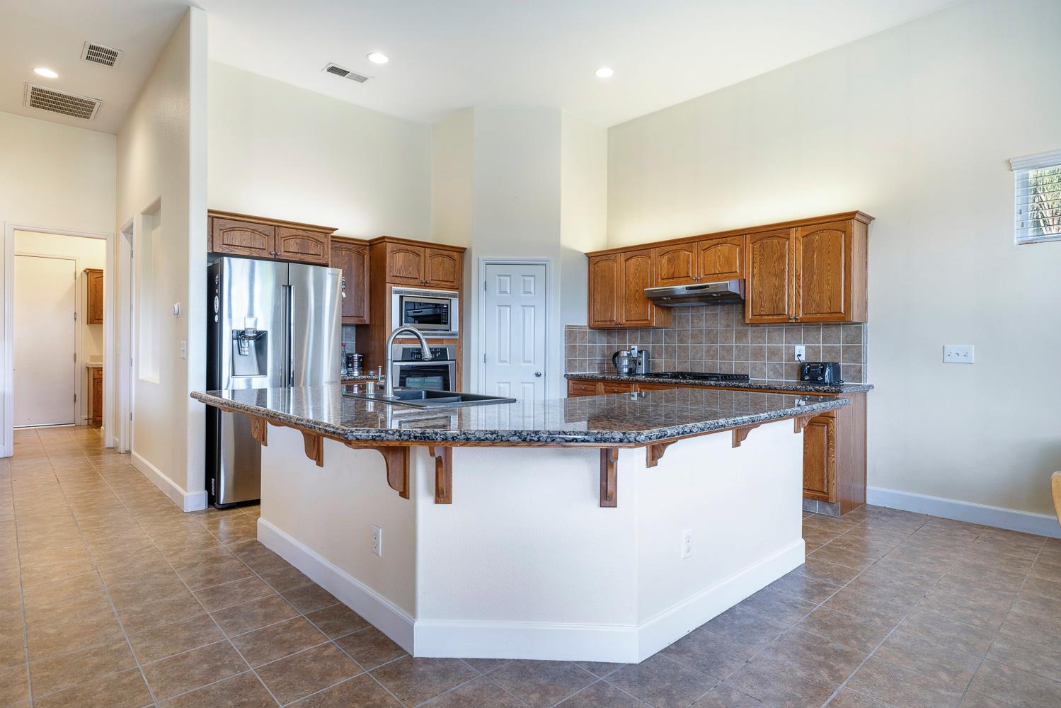 6008 W Wathen Ave, Fresno, CA 93722