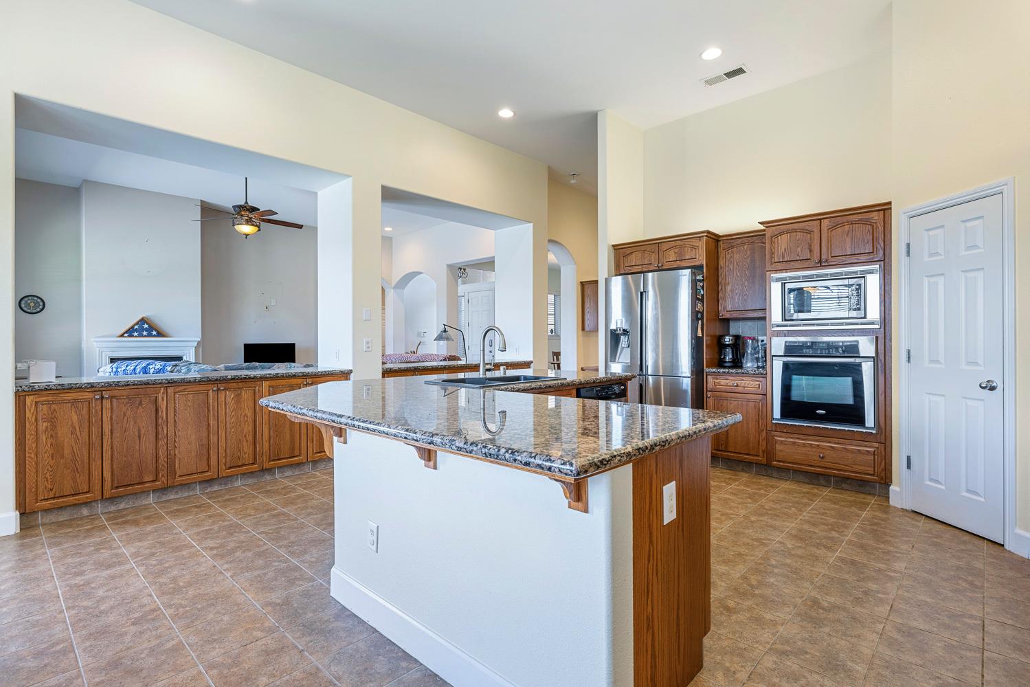 6008 W Wathen Ave, Fresno, CA 93722