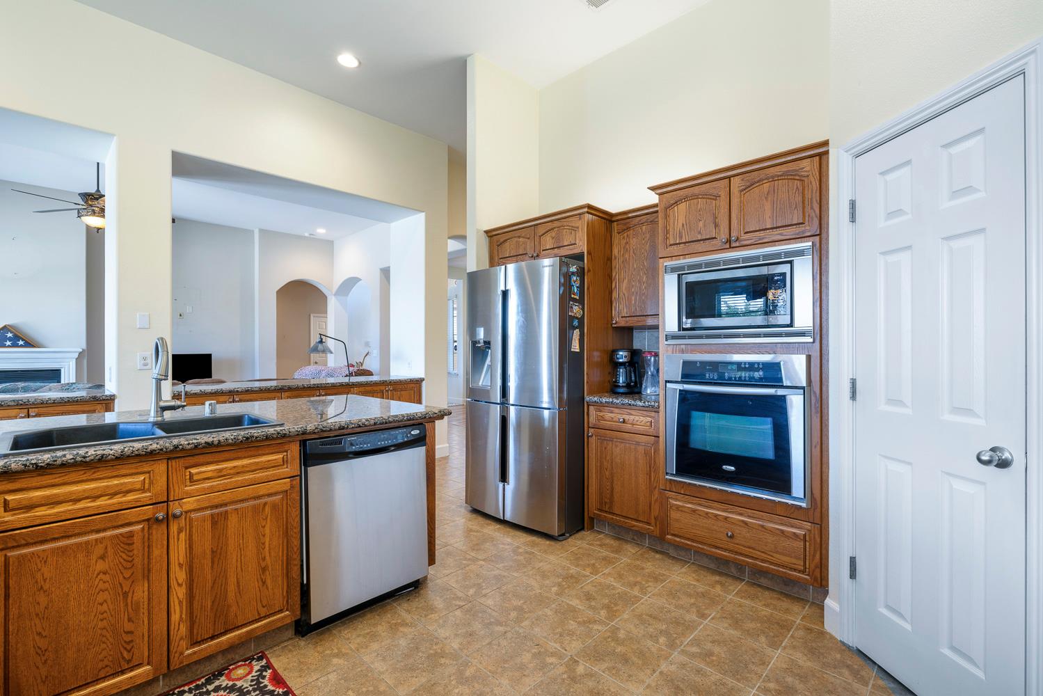 6008 W Wathen Ave, Fresno, CA 93722