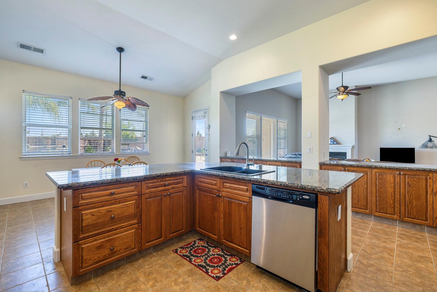 6008 W Wathen Ave, Fresno, CA 93722