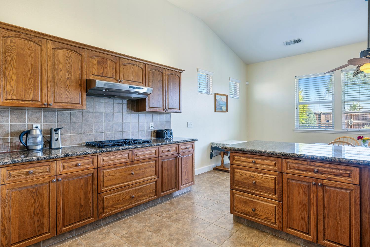 6008 W Wathen Ave, Fresno, CA 93722