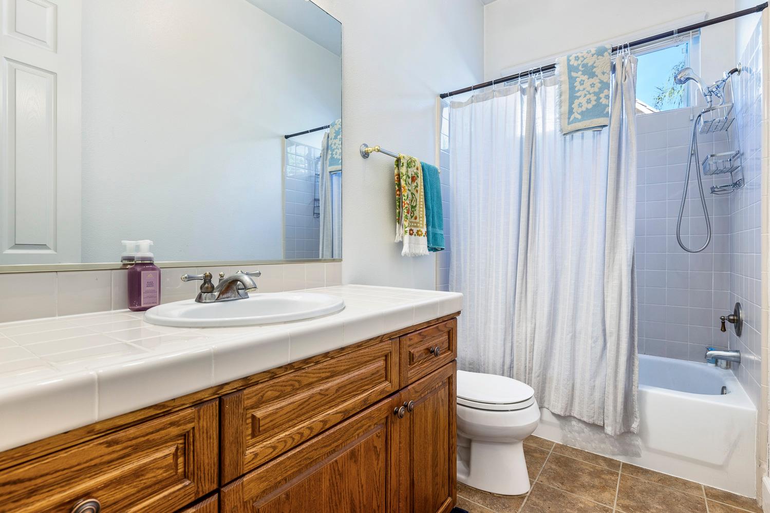 6008 W Wathen Ave, Fresno, CA 93722