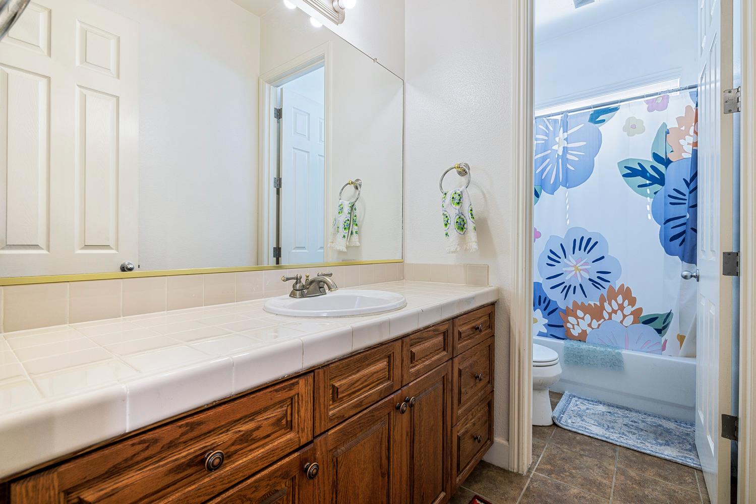 6008 W Wathen Ave, Fresno, CA 93722