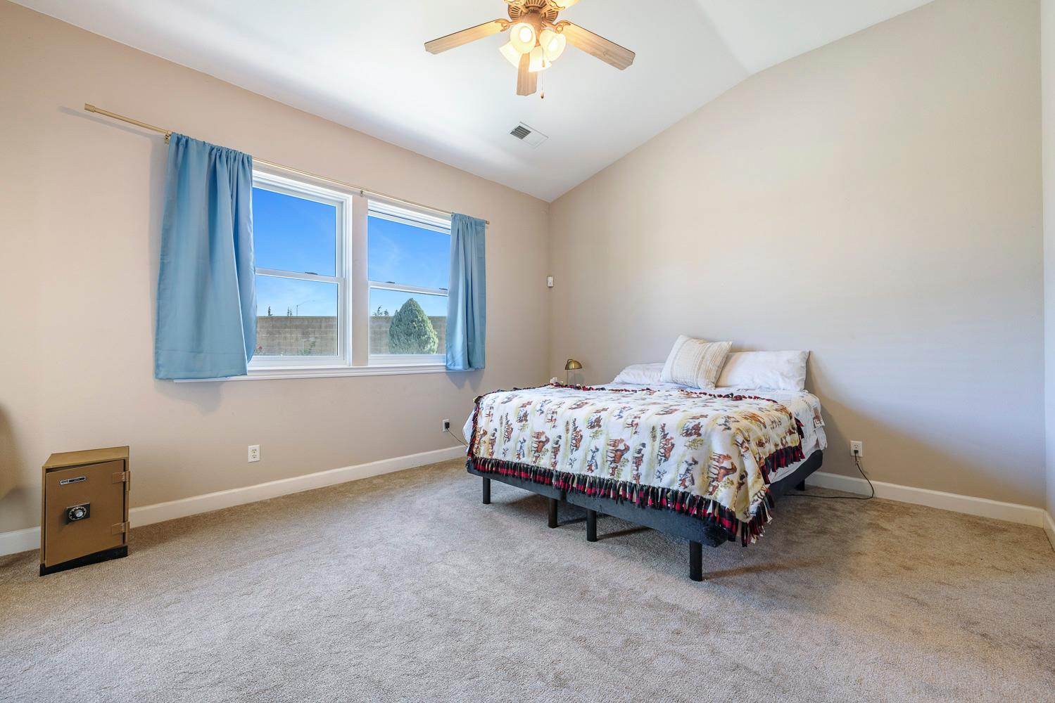 6008 W Wathen Ave, Fresno, CA 93722