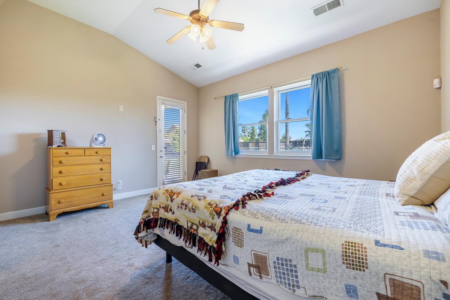 6008 W Wathen Ave, Fresno, CA 93722