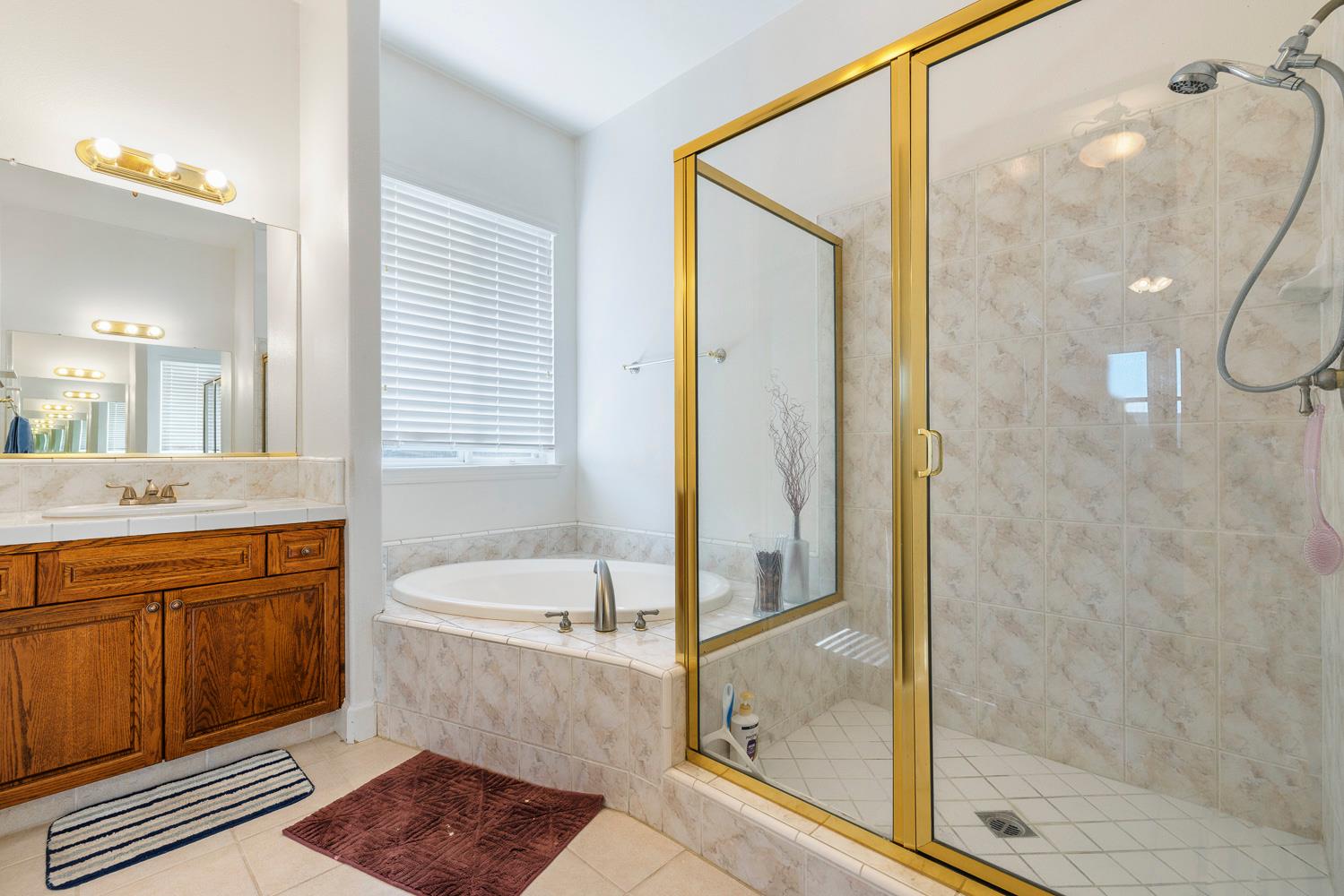 6008 W Wathen Ave, Fresno, CA 93722