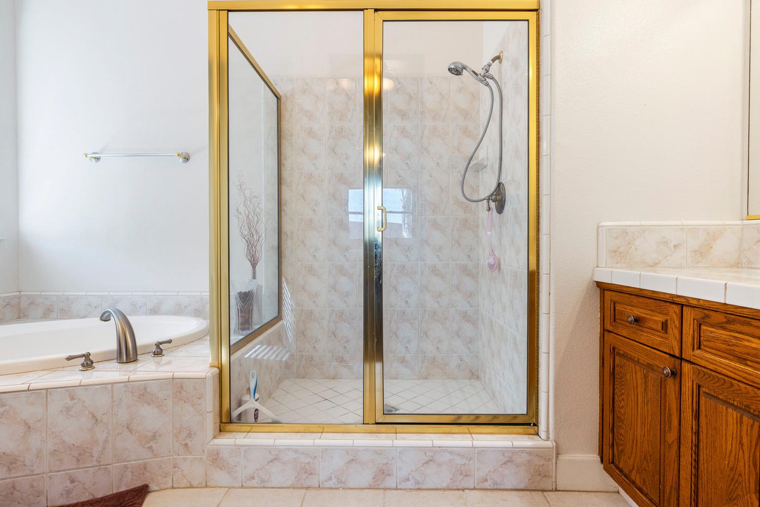 6008 W Wathen Ave, Fresno, CA 93722