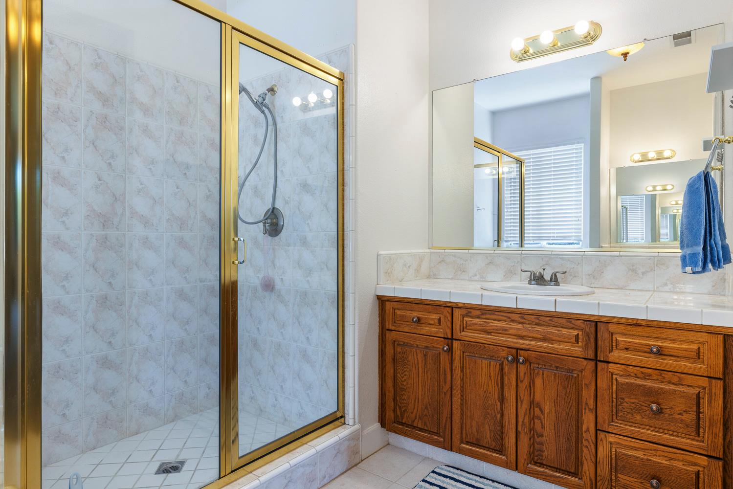 6008 W Wathen Ave, Fresno, CA 93722