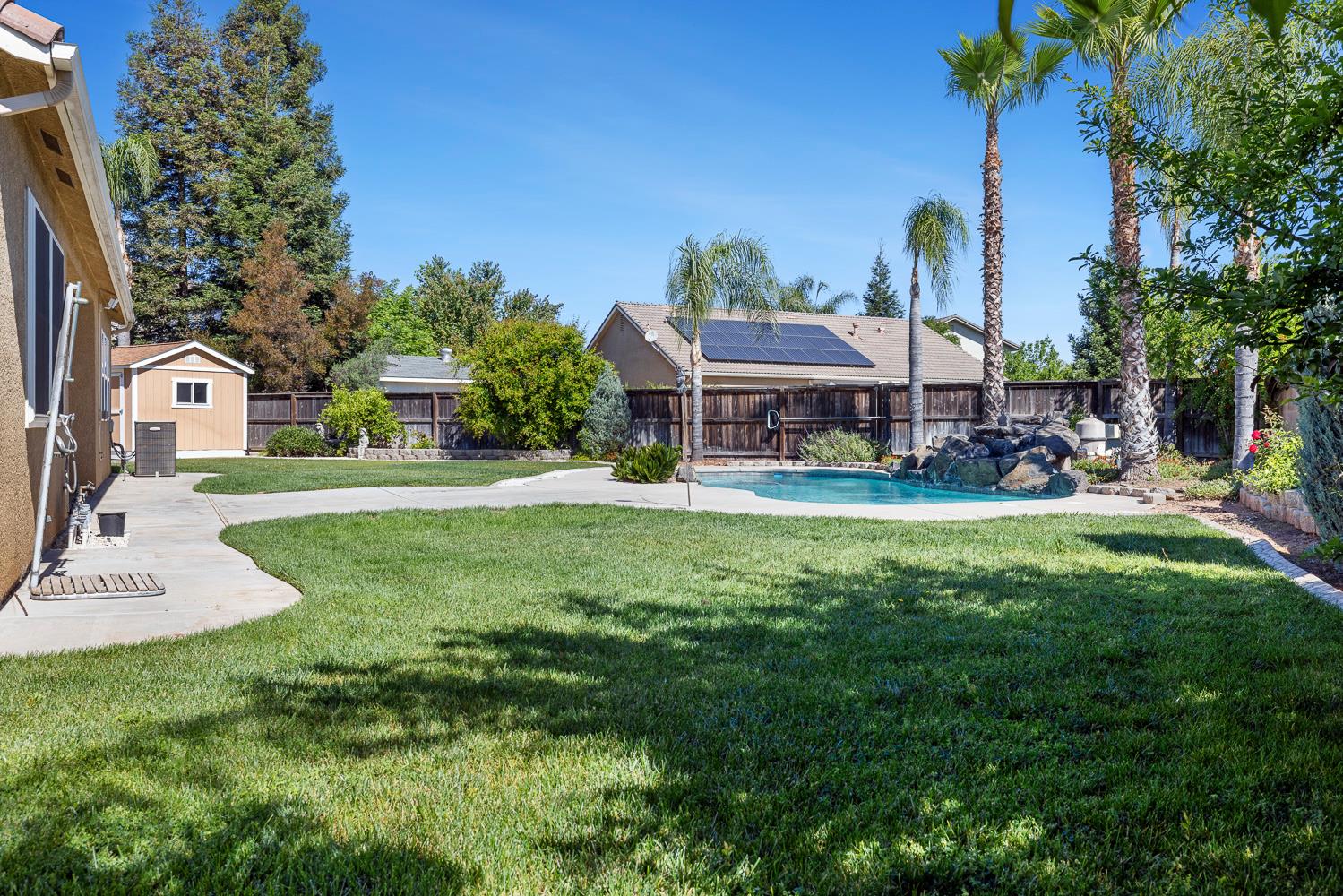 6008 W Wathen Ave, Fresno, CA 93722