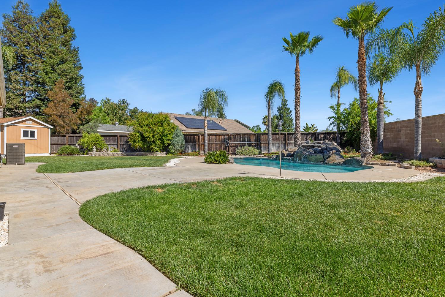 6008 W Wathen Ave, Fresno, CA 93722