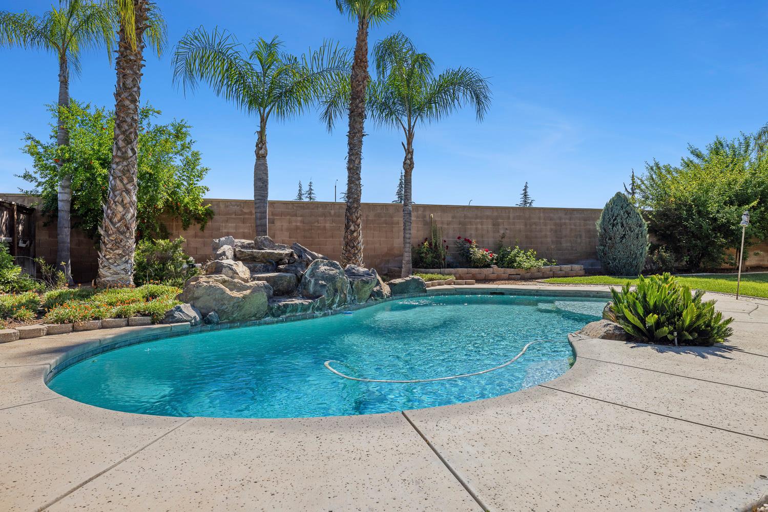 6008 W Wathen Ave, Fresno, CA 93722