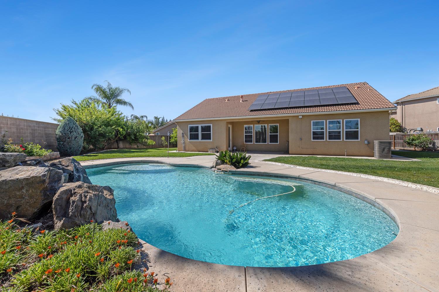 6008 W Wathen Ave, Fresno, CA 93722