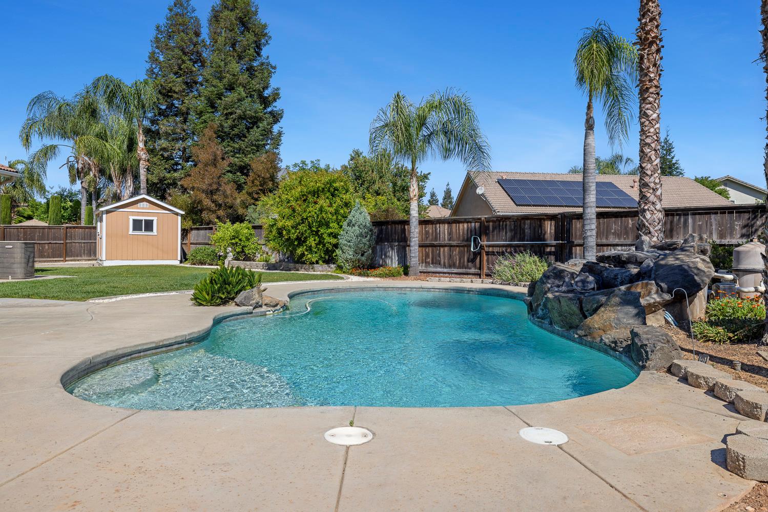 6008 W Wathen Ave, Fresno, CA 93722