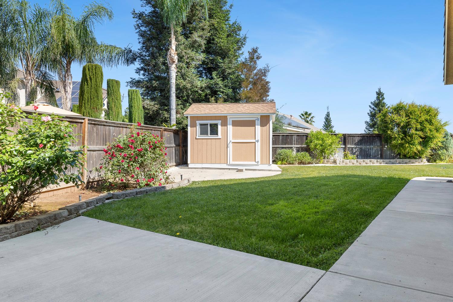 6008 W Wathen Ave, Fresno, CA 93722