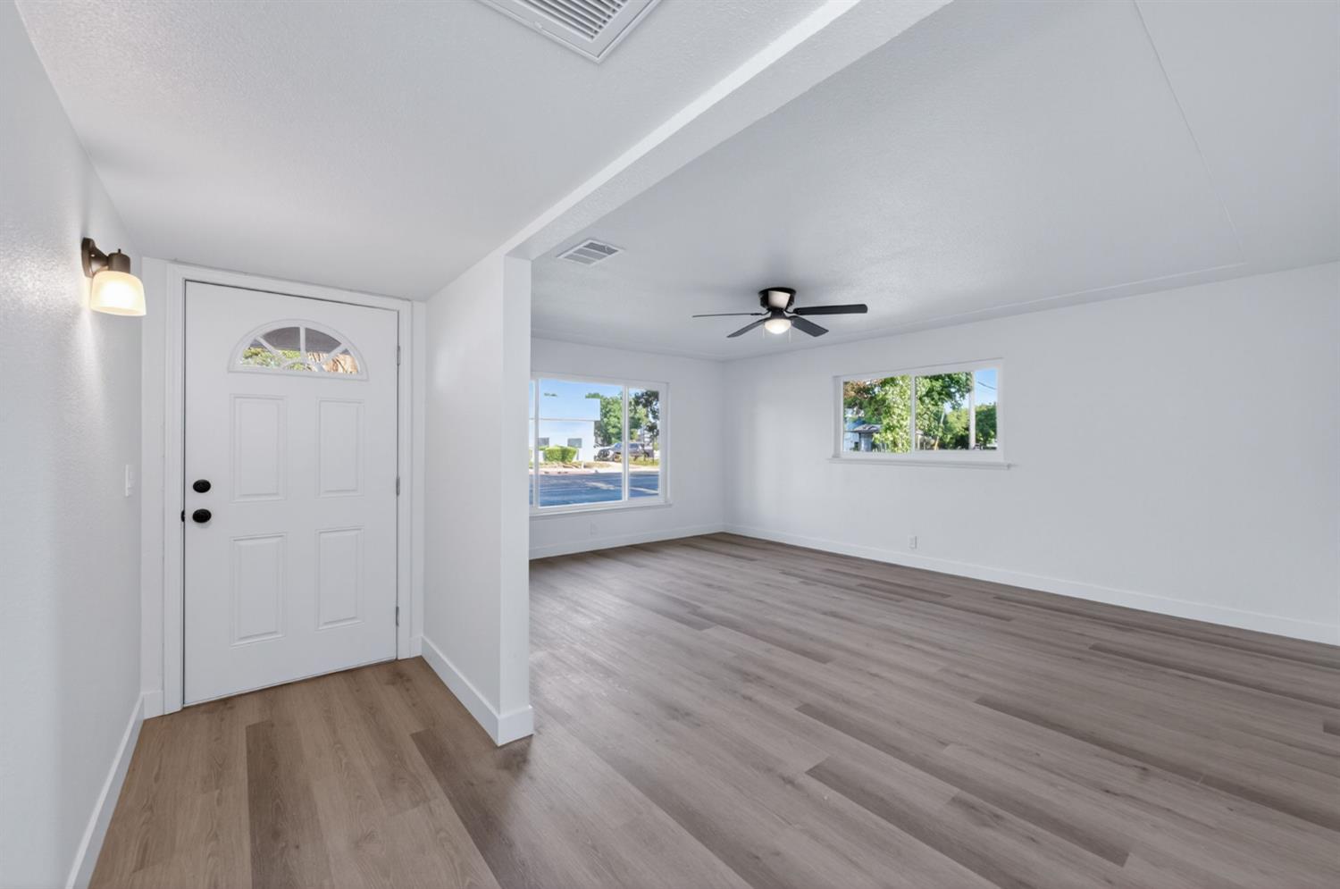 210 N Sunnyside Ave, Clovis, CA 93611