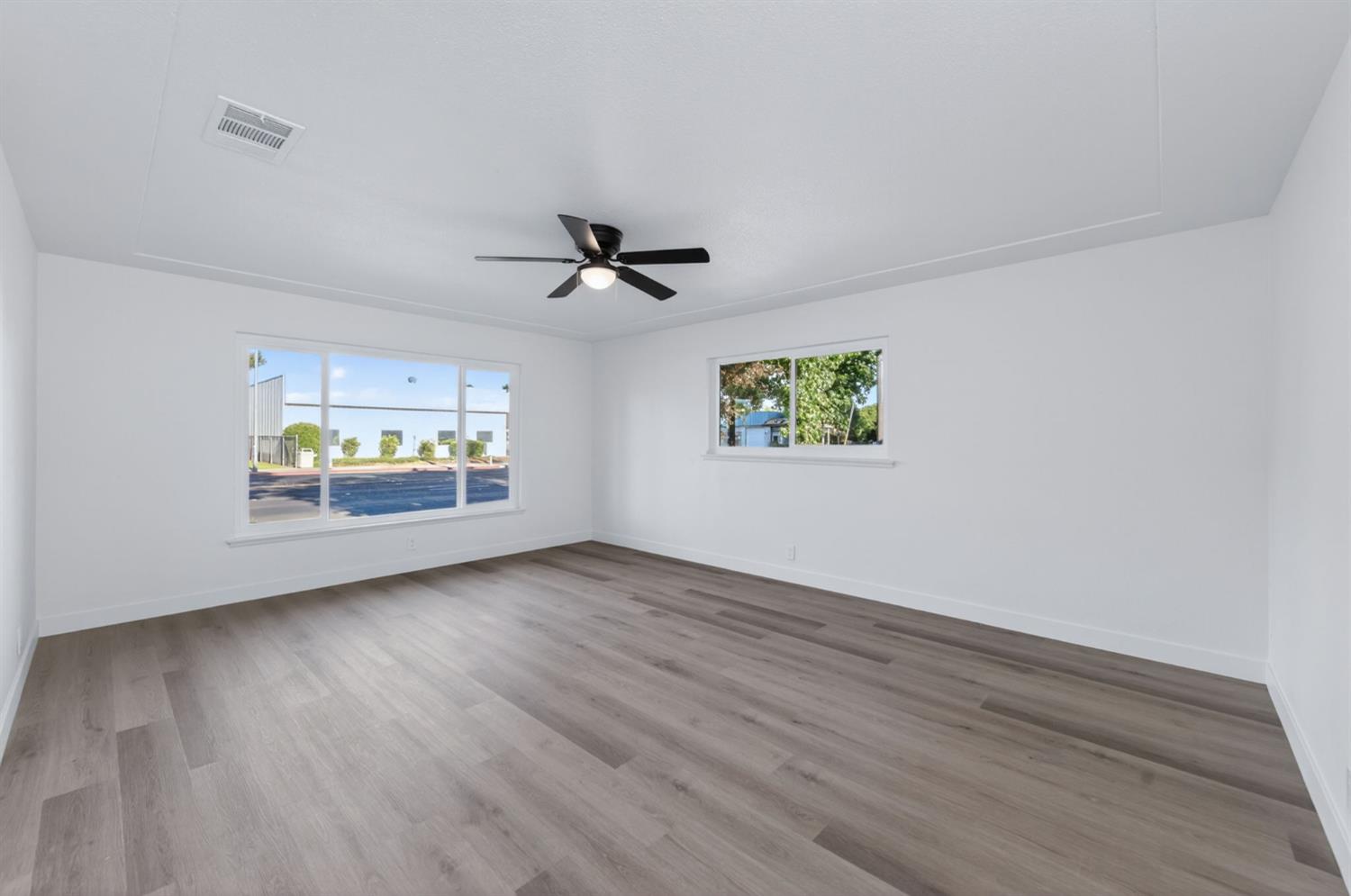 210 N Sunnyside Ave, Clovis, CA 93611