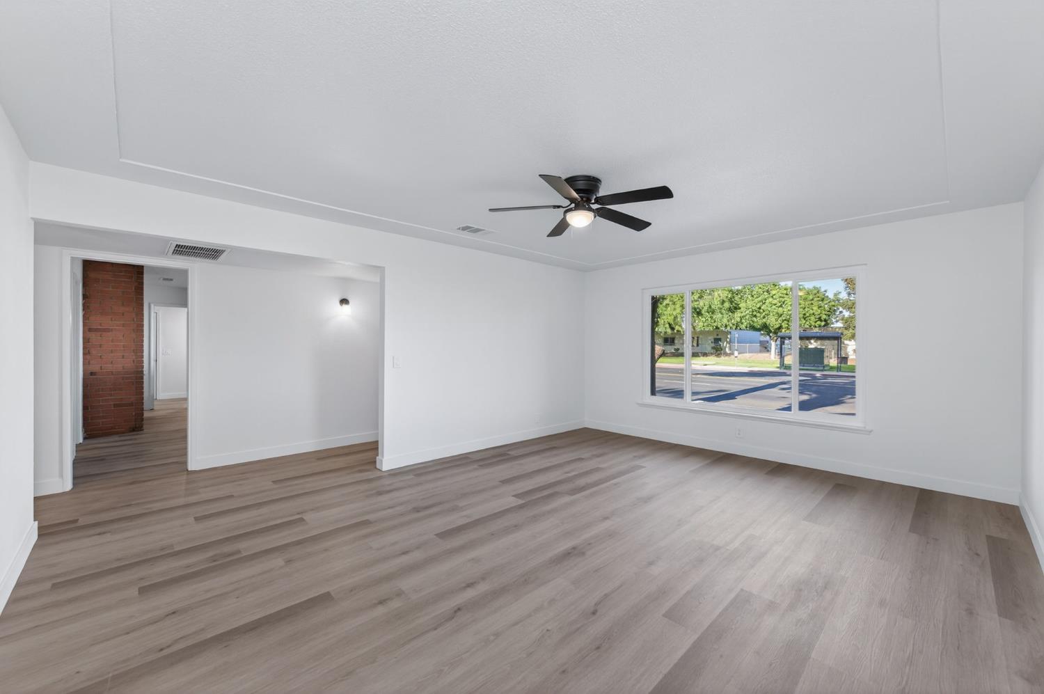 210 N Sunnyside Ave, Clovis, CA 93611