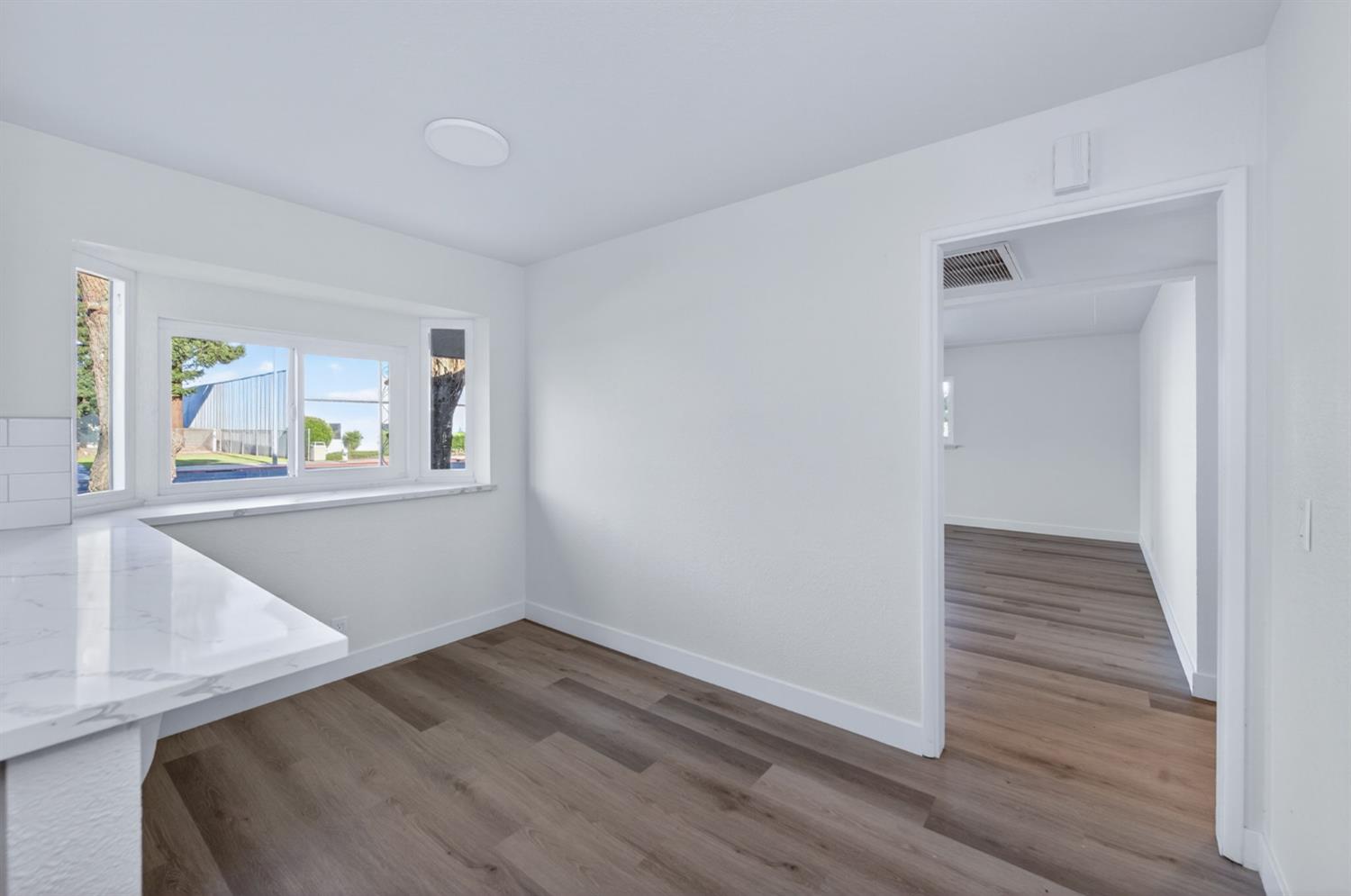 210 N Sunnyside Ave, Clovis, CA 93611