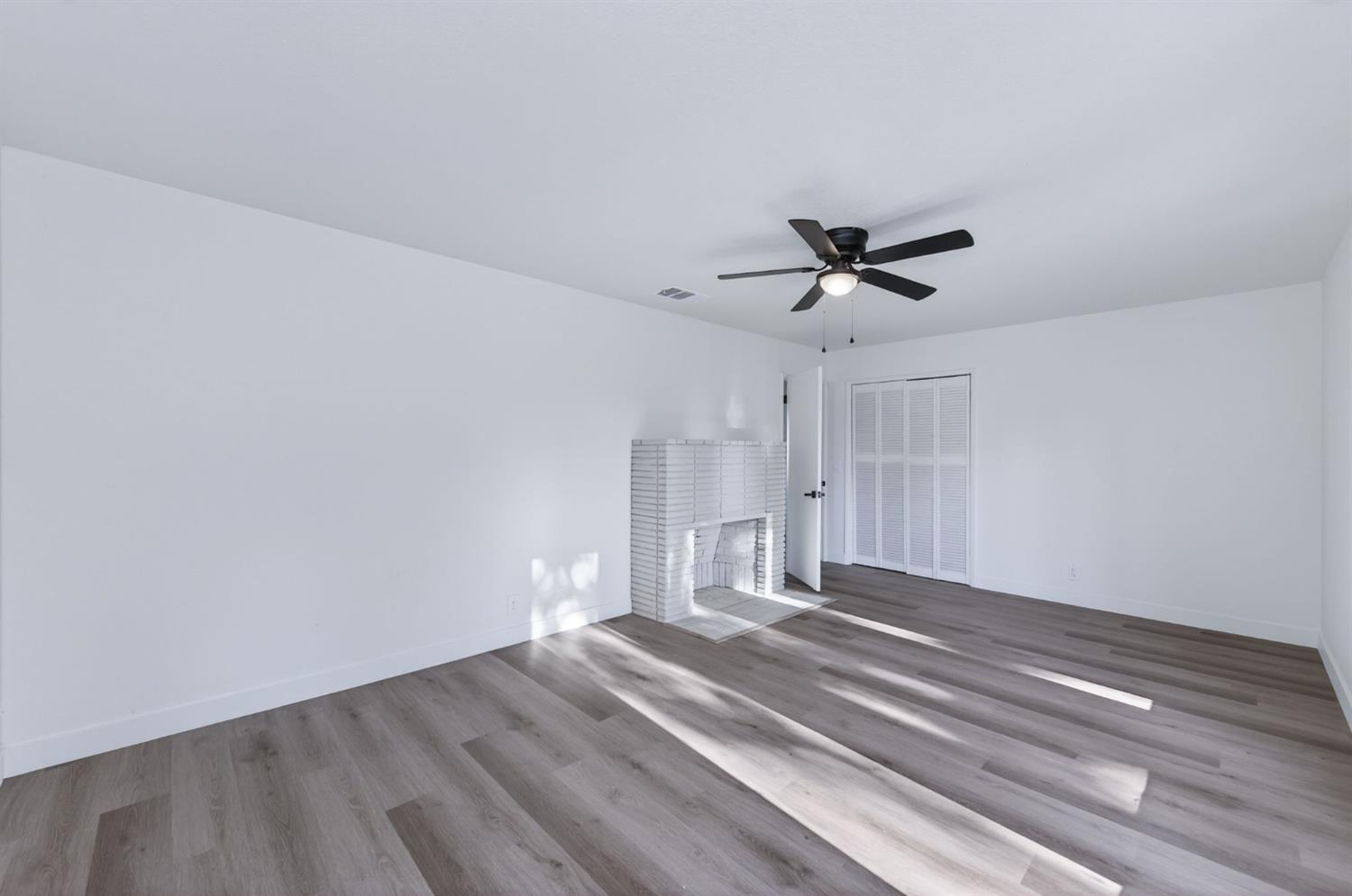 210 N Sunnyside Ave, Clovis, CA 93611