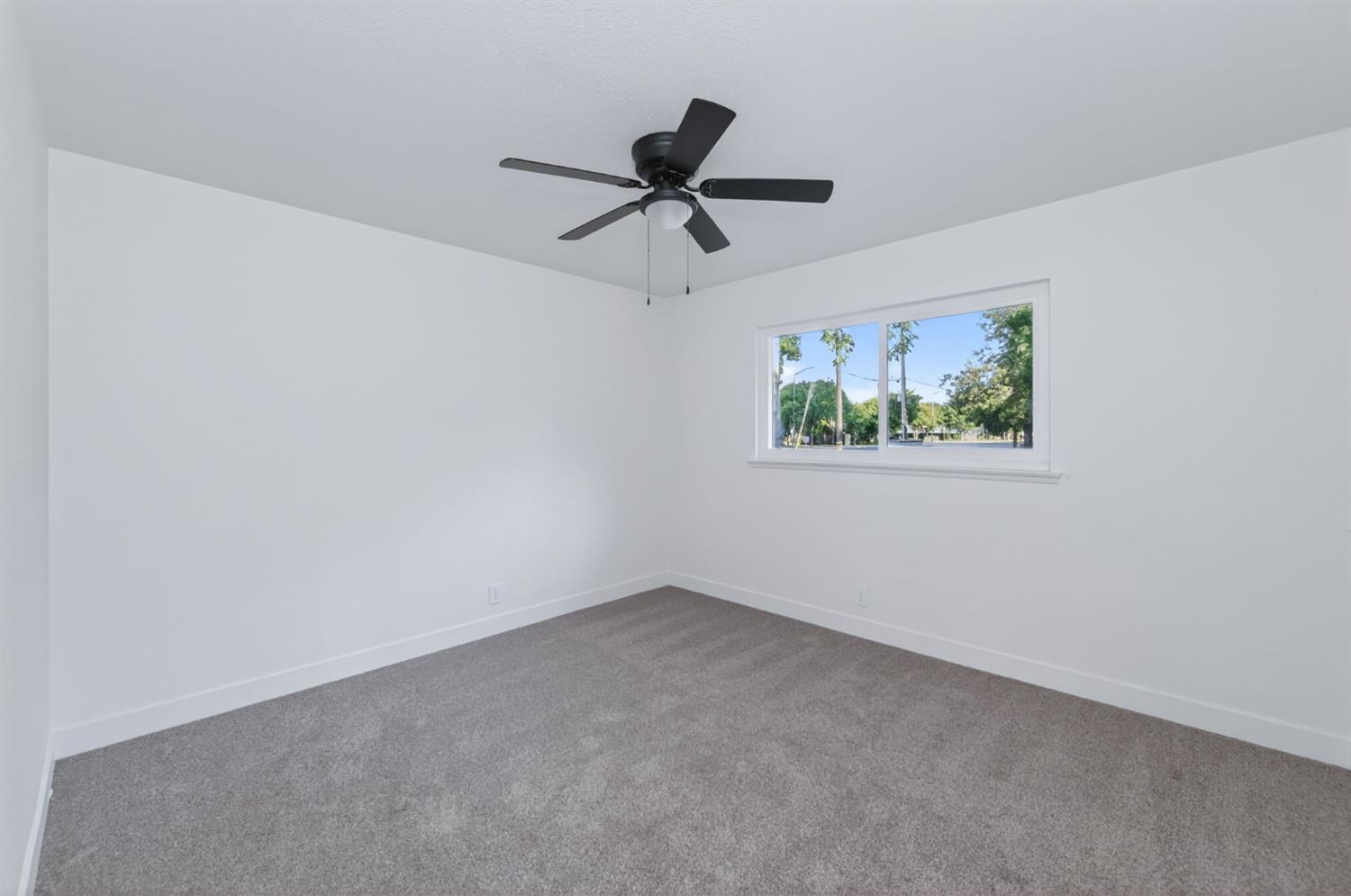 210 N Sunnyside Ave, Clovis, CA 93611