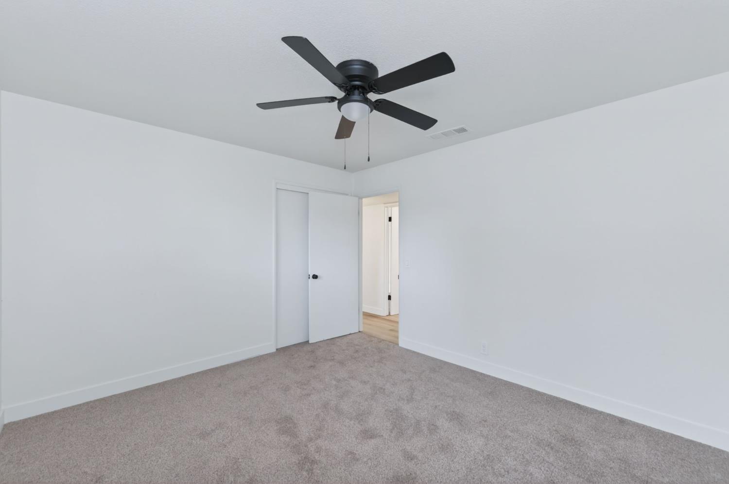 210 N Sunnyside Ave, Clovis, CA 93611