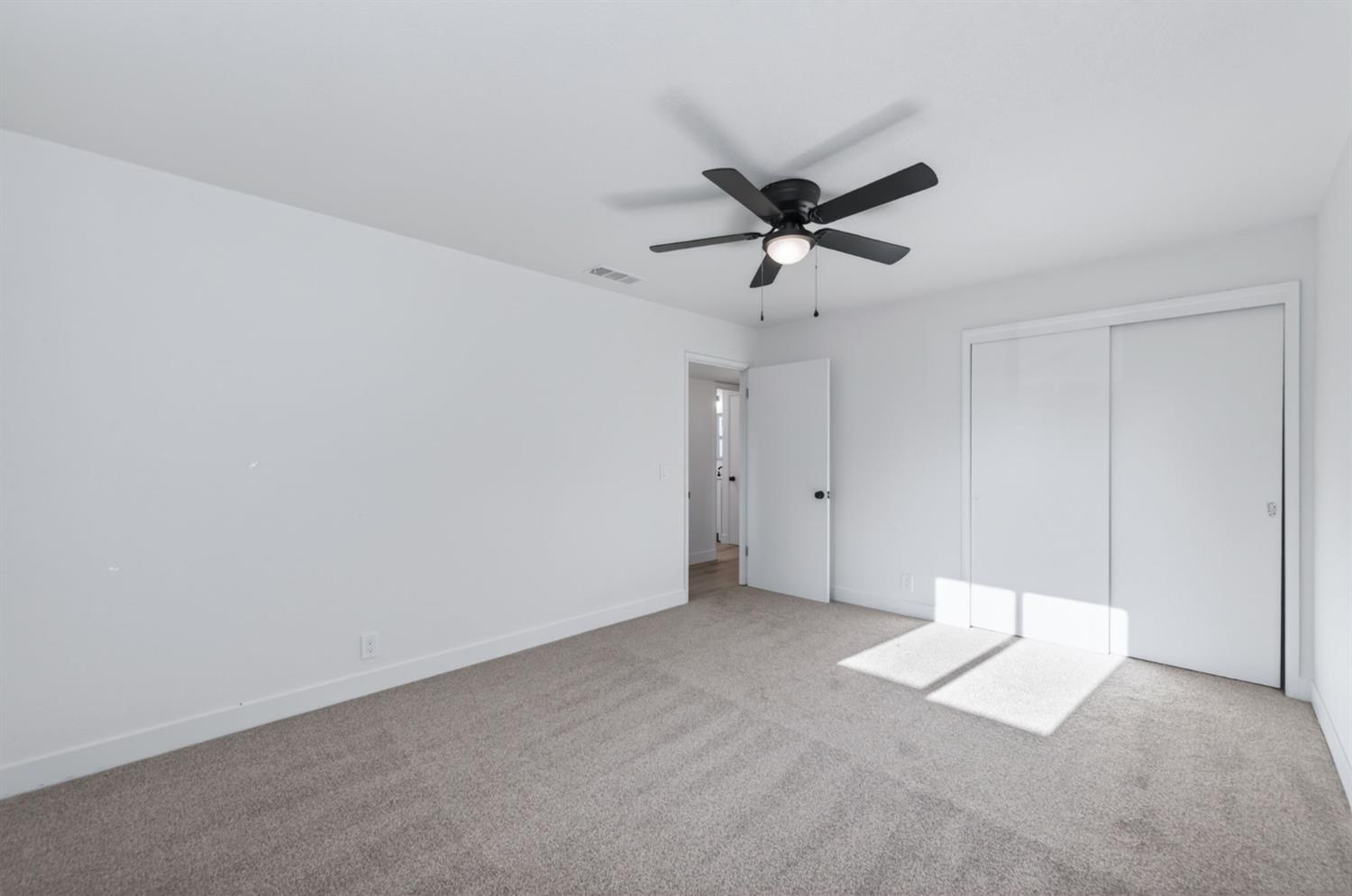 210 N Sunnyside Ave, Clovis, CA 93611