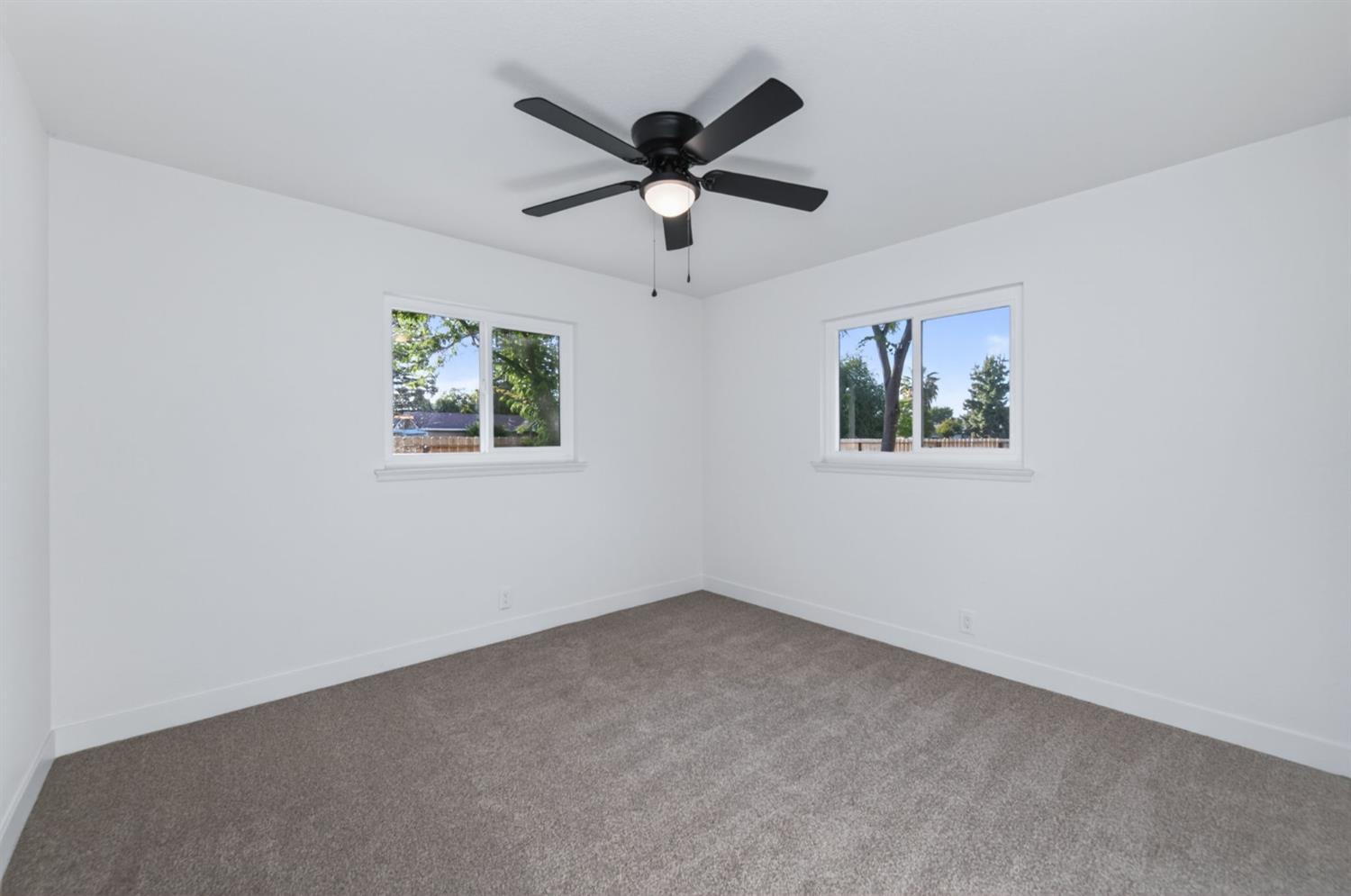 210 N Sunnyside Ave, Clovis, CA 93611