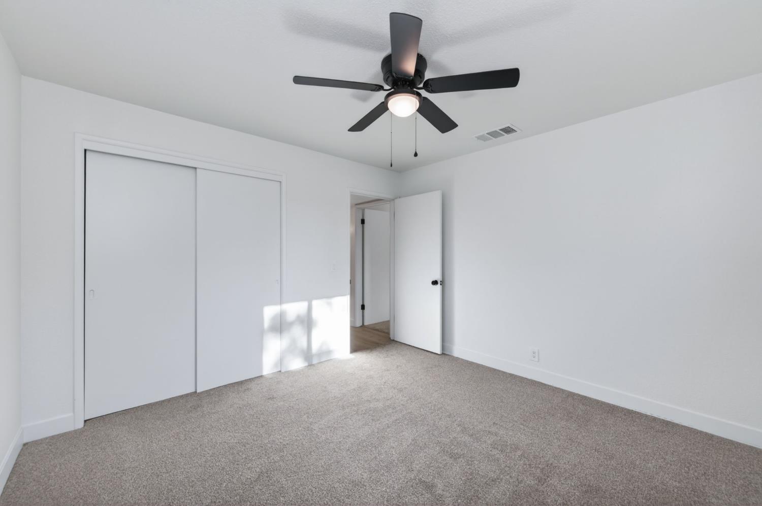 210 N Sunnyside Ave, Clovis, CA 93611