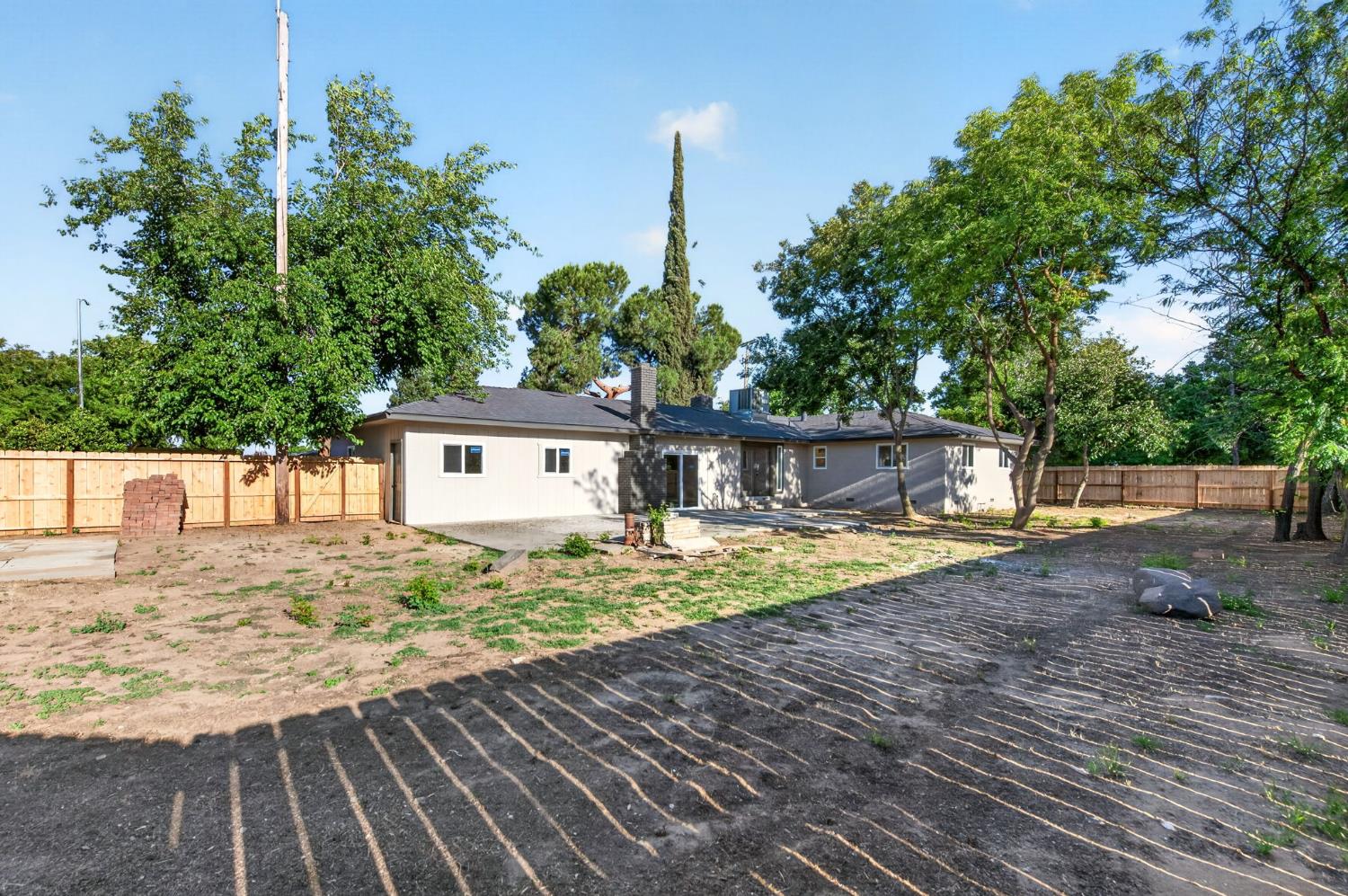 210 N Sunnyside Ave, Clovis, CA 93611