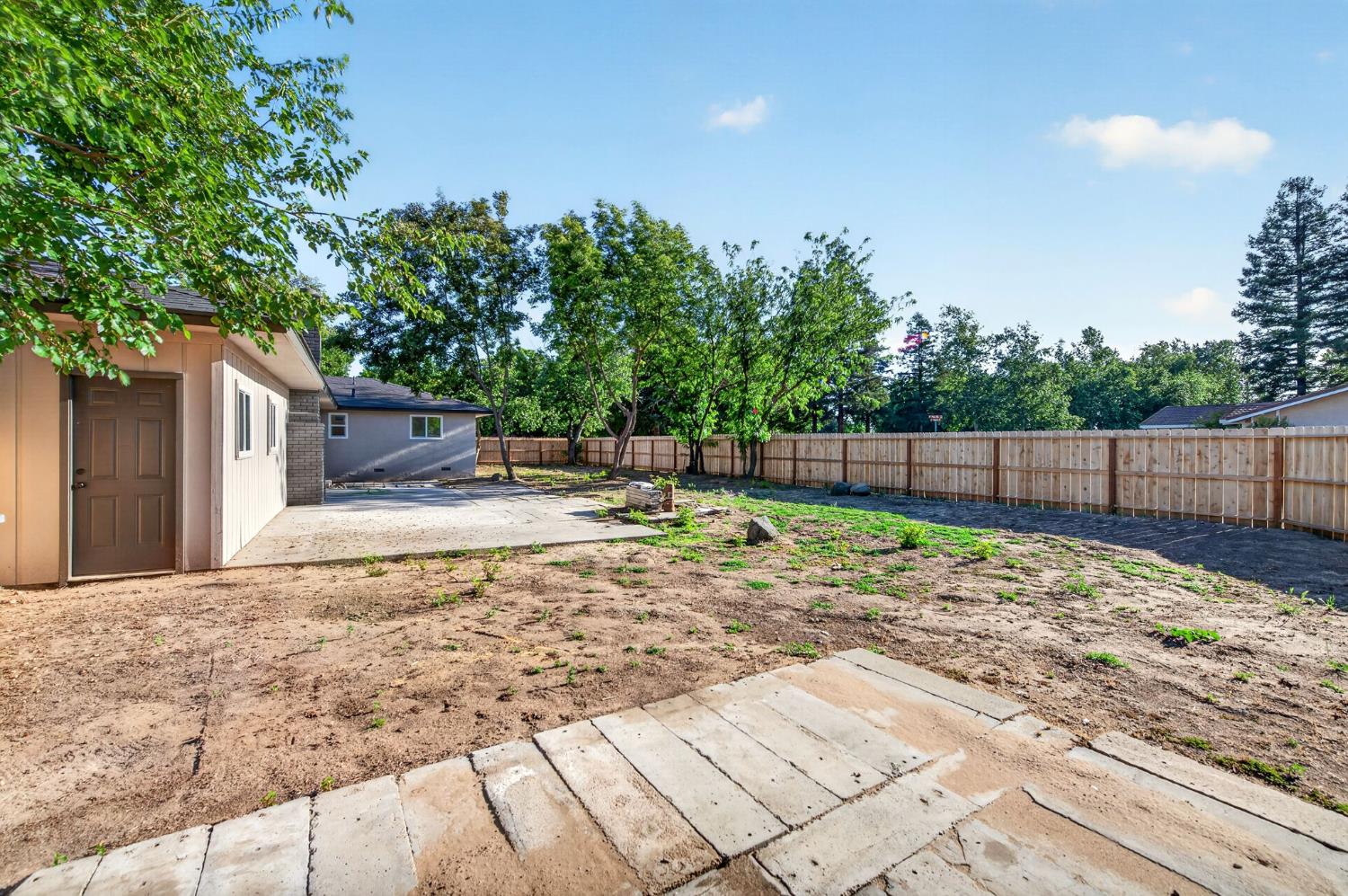 210 N Sunnyside Ave, Clovis, CA 93611