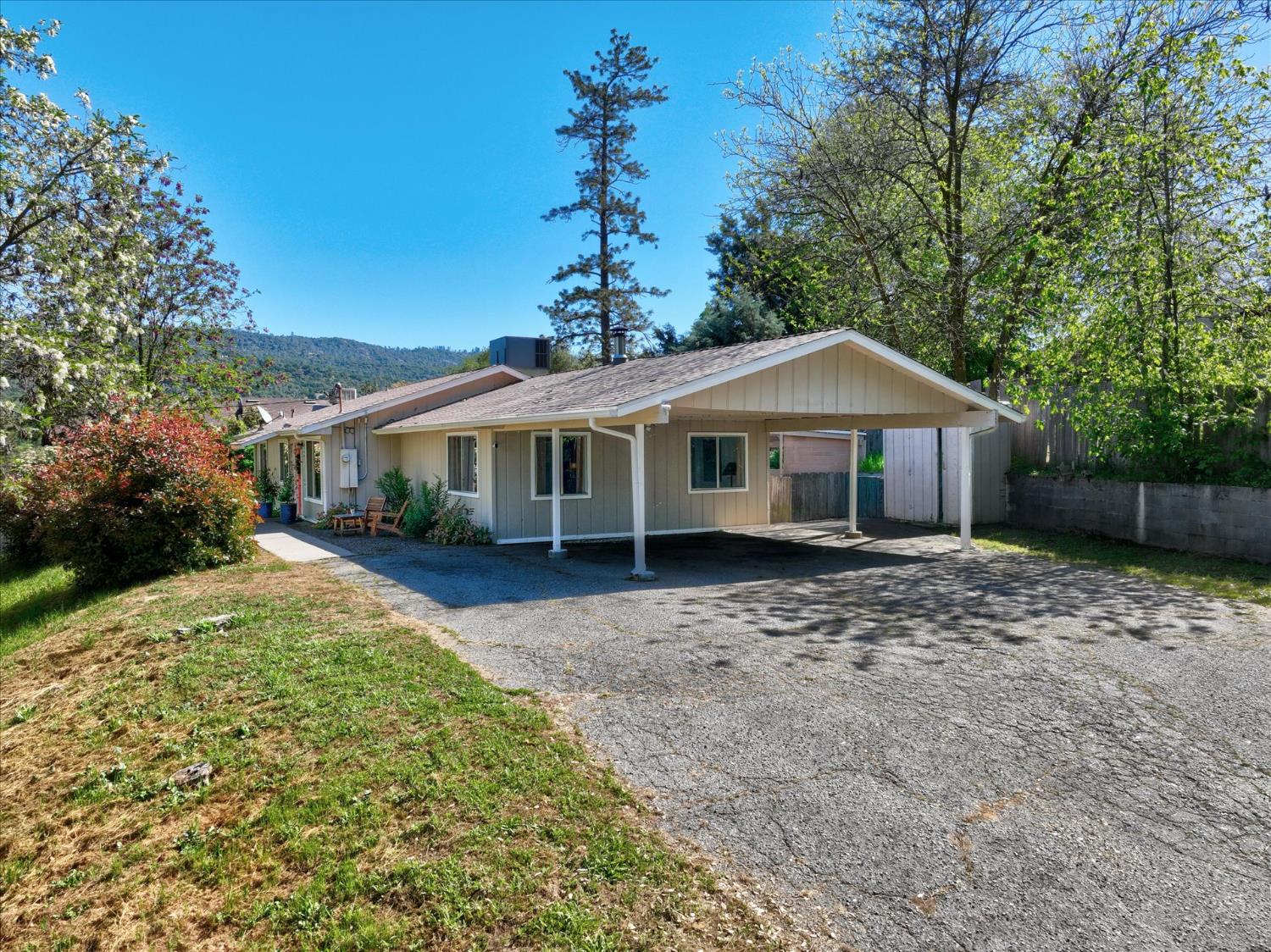 40885 Elliott Dr, Oakhurst, CA 93644
