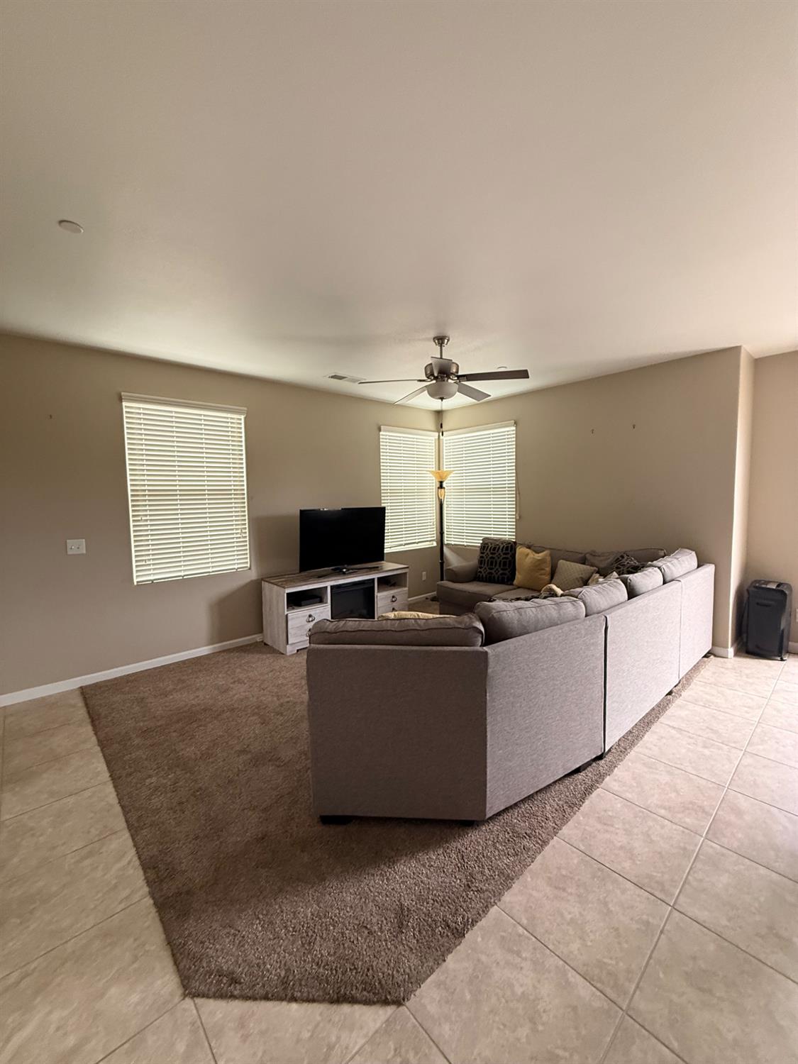 6153 W Marble Hill Dr, Fresno, CA 93722