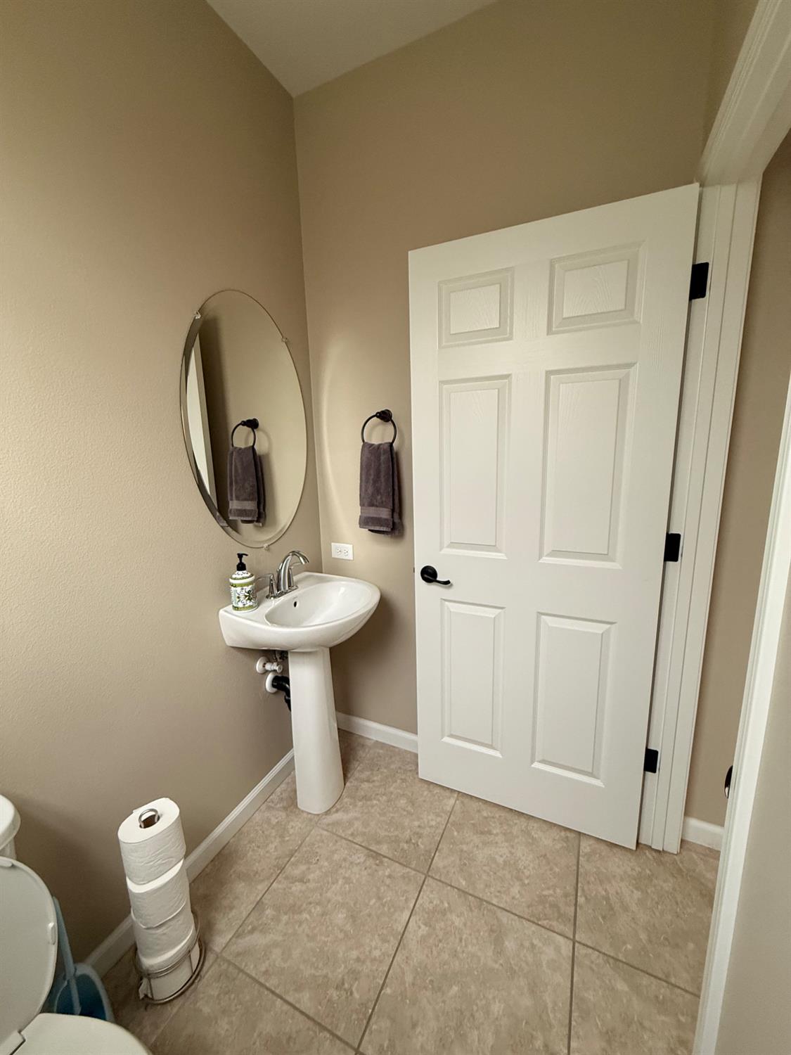 6153 W Marble Hill Dr, Fresno, CA 93722