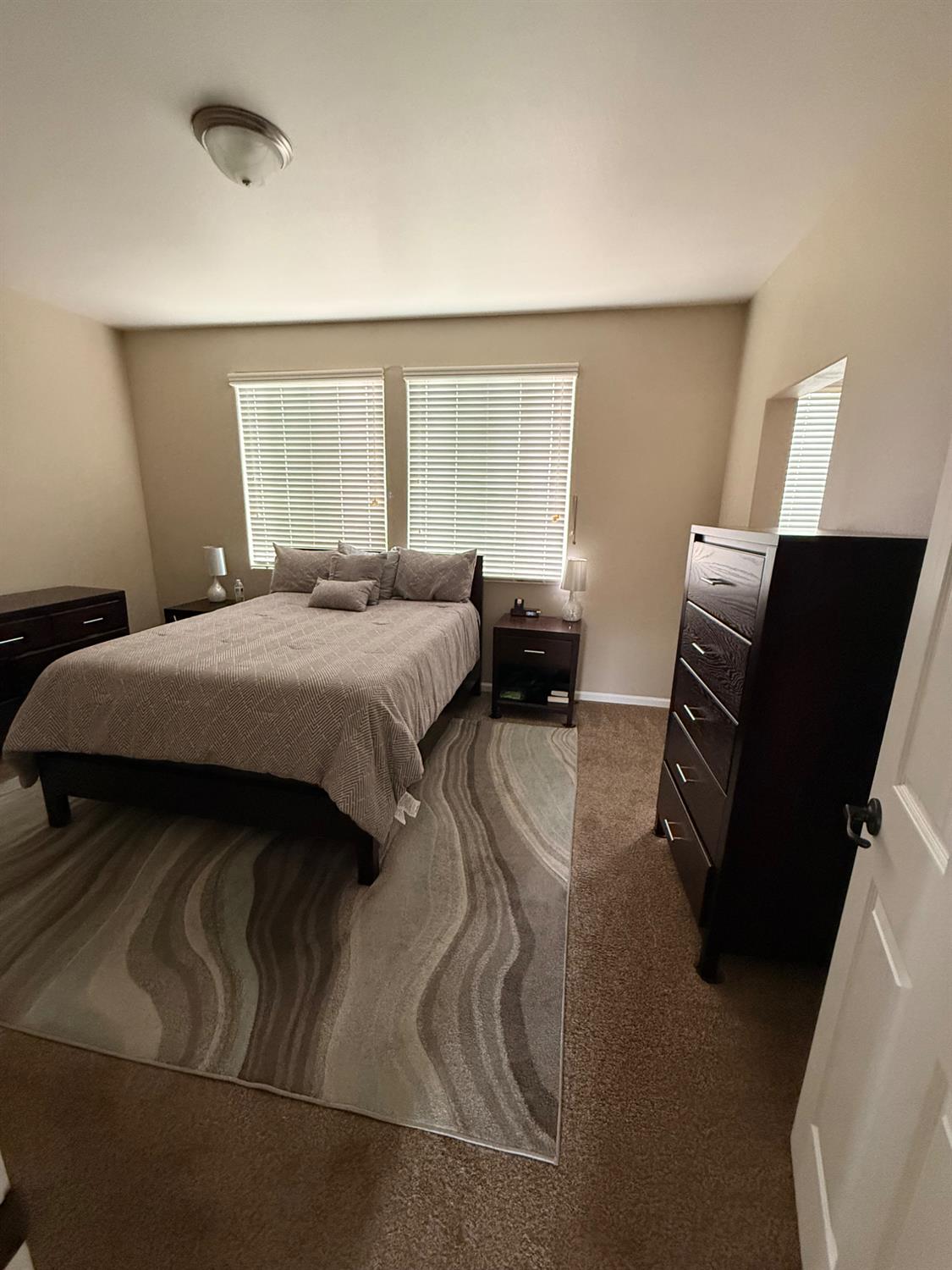 6153 W Marble Hill Dr, Fresno, CA 93722