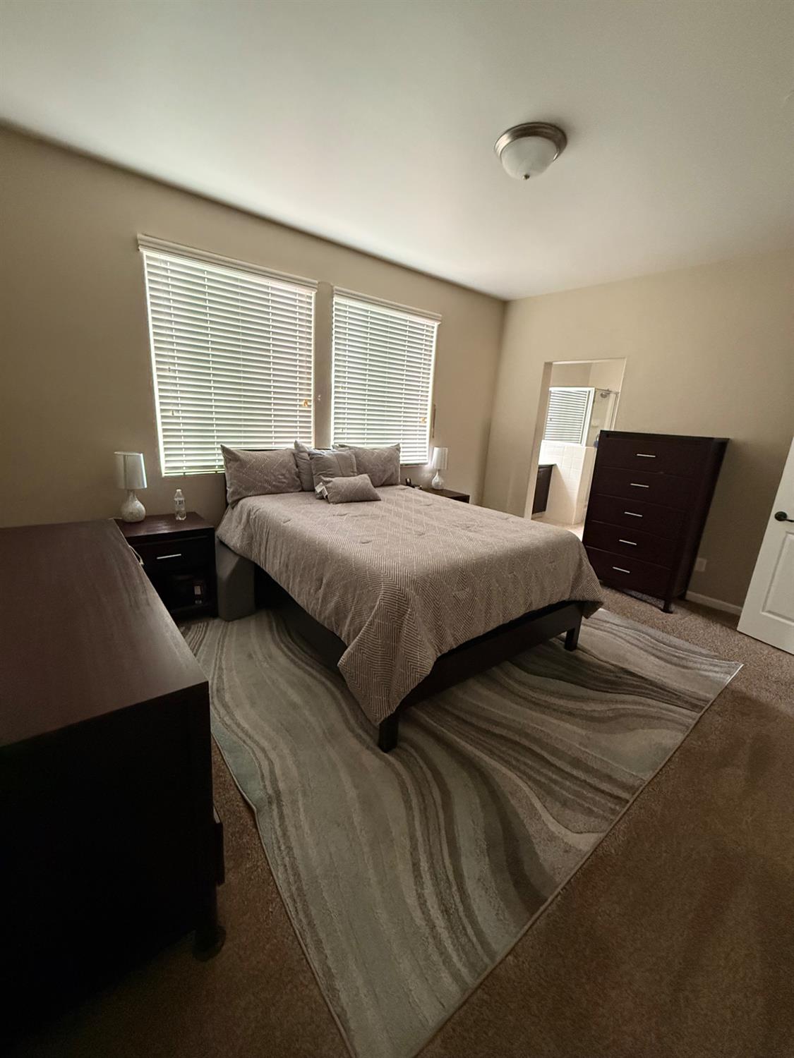 6153 W Marble Hill Dr, Fresno, CA 93722