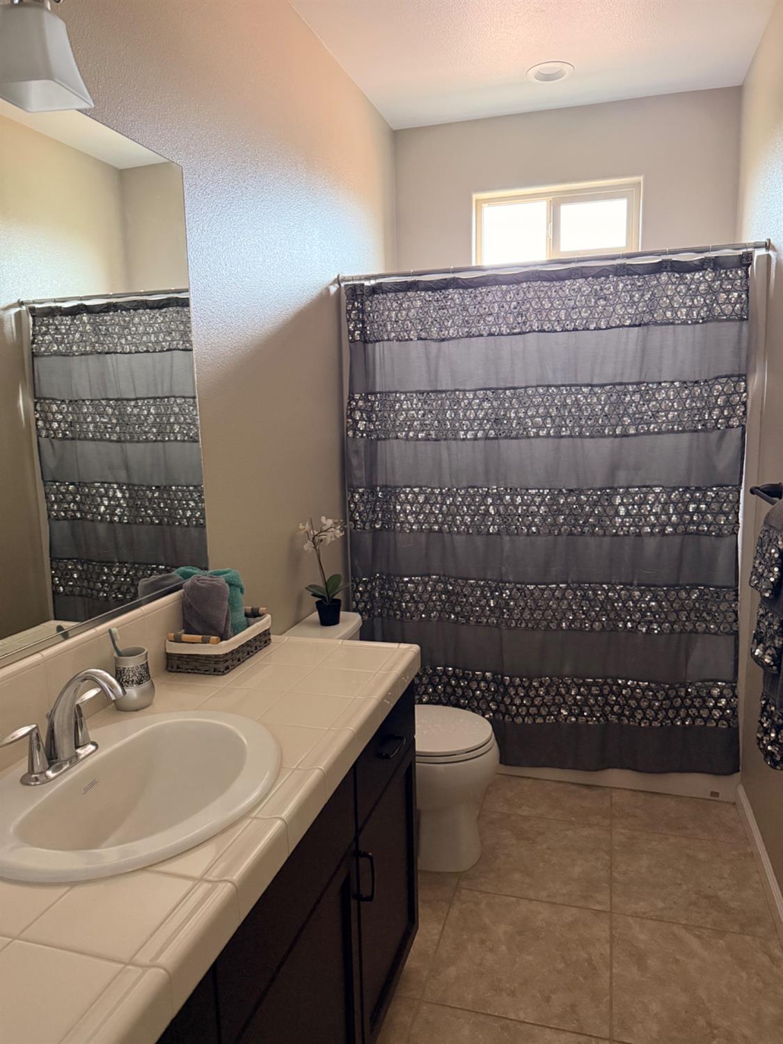 6153 W Marble Hill Dr, Fresno, CA 93722