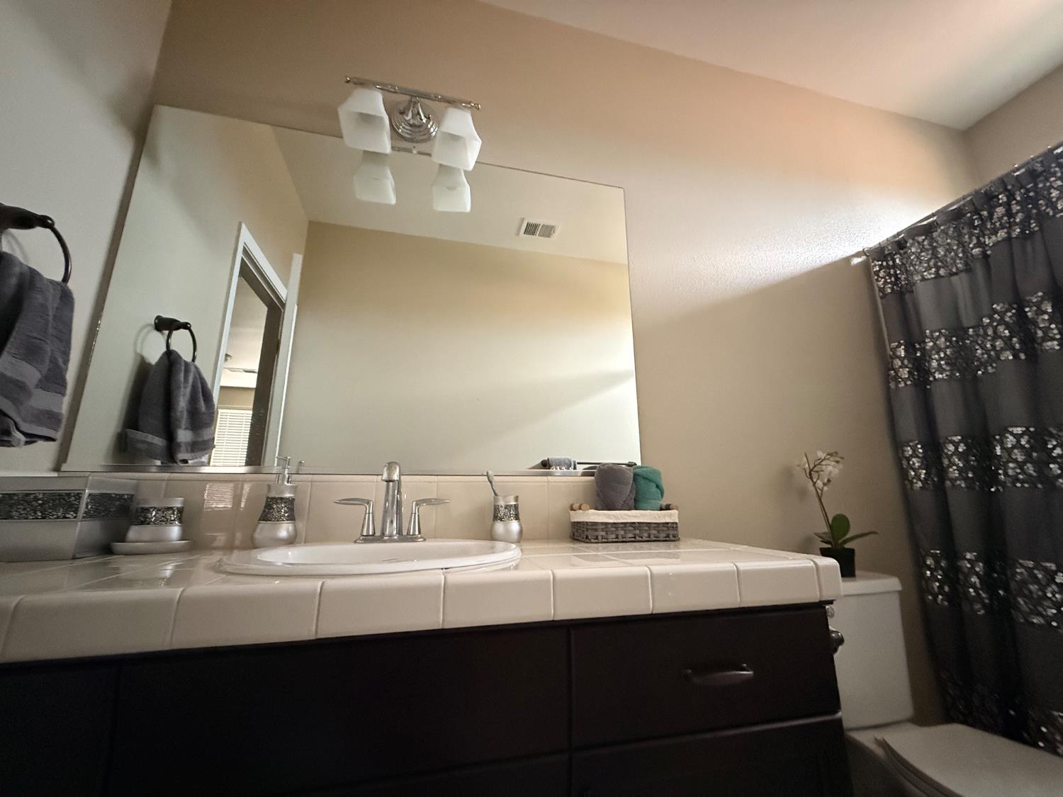 6153 W Marble Hill Dr, Fresno, CA 93722