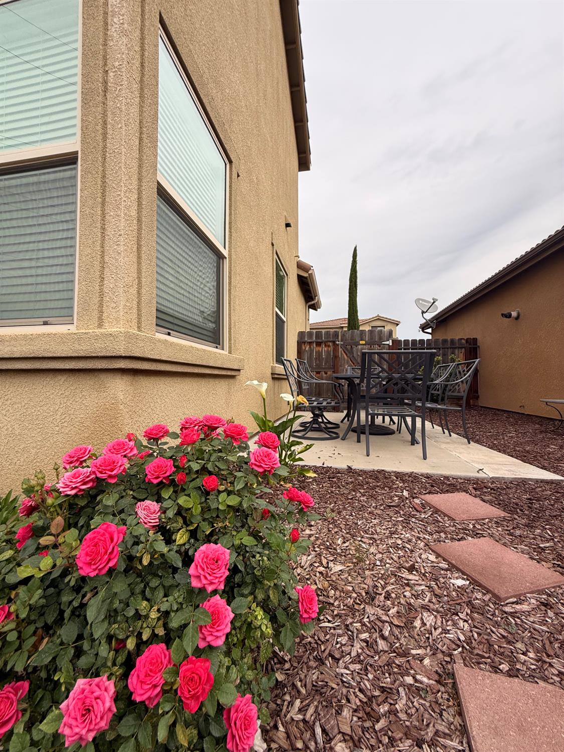 6153 W Marble Hill Dr, Fresno, CA 93722