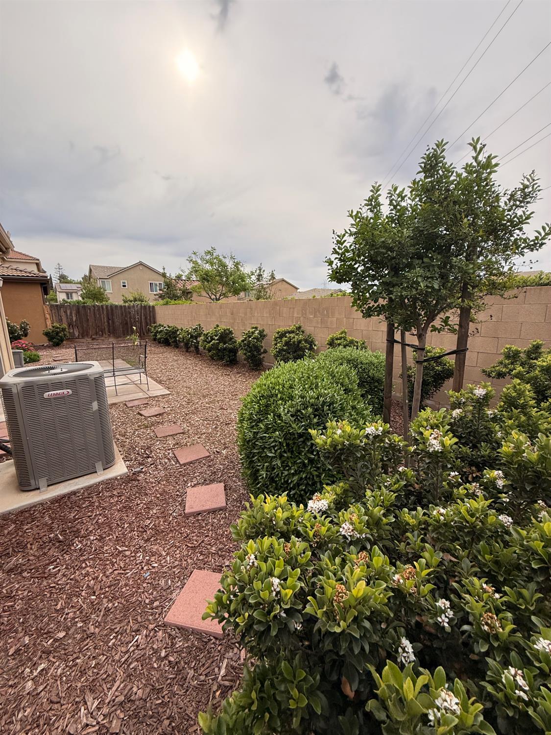 6153 W Marble Hill Dr, Fresno, CA 93722