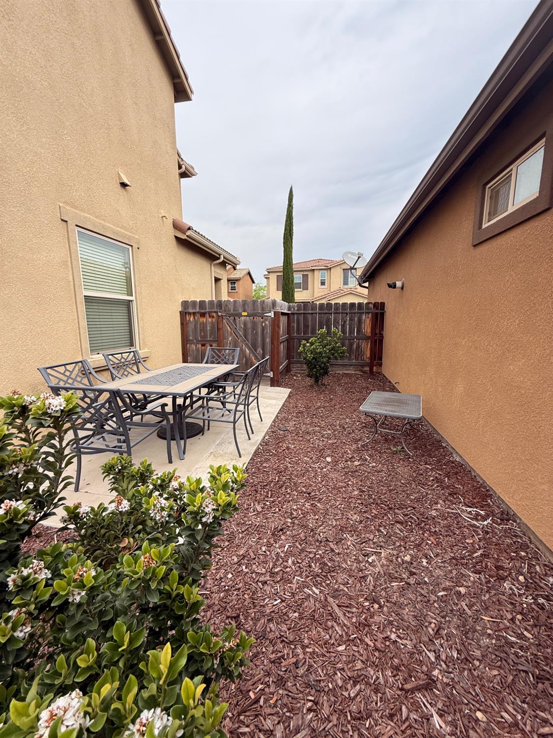 6153 W Marble Hill Dr, Fresno, CA 93722