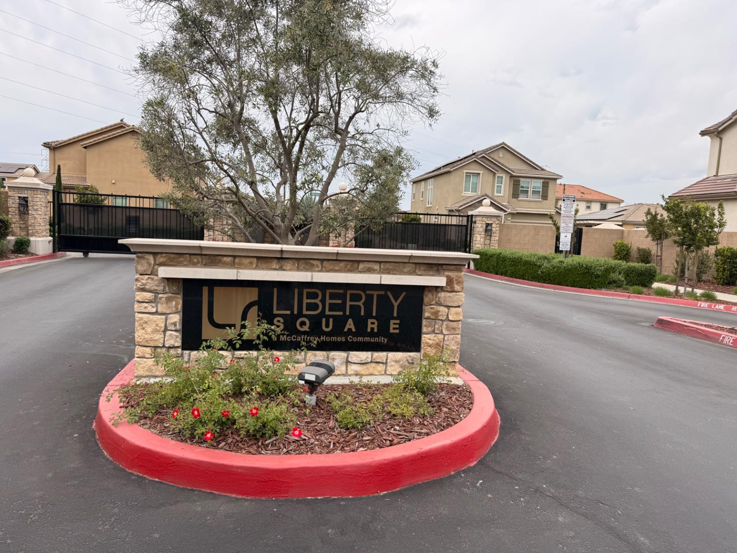 6153 W Marble Hill Dr, Fresno, CA 93722