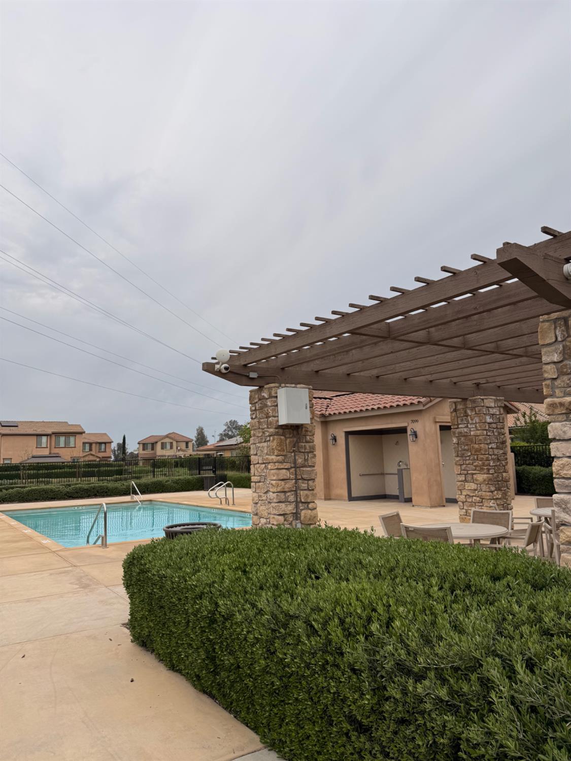 6153 W Marble Hill Dr, Fresno, CA 93722