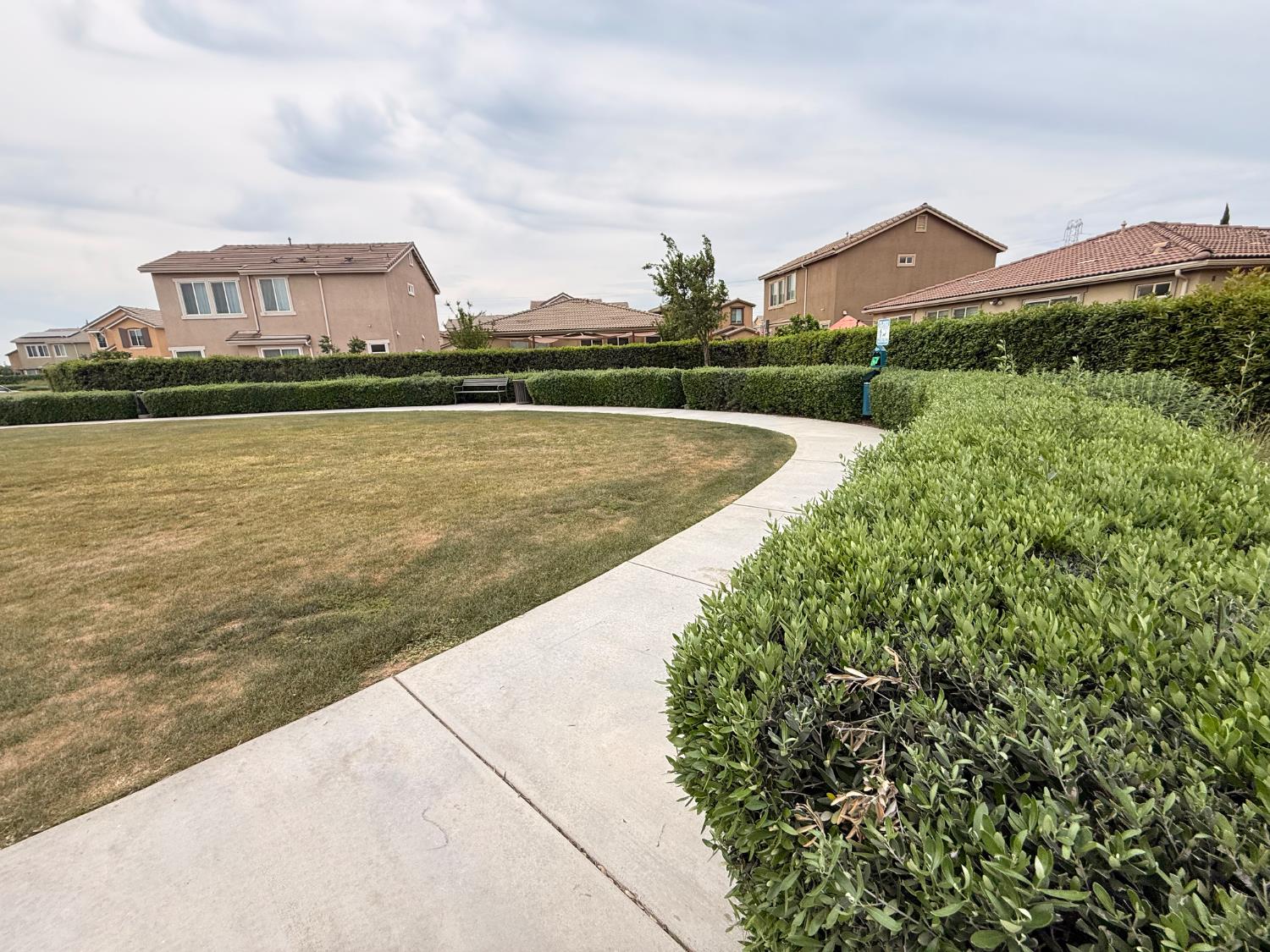 6153 W Marble Hill Dr, Fresno, CA 93722