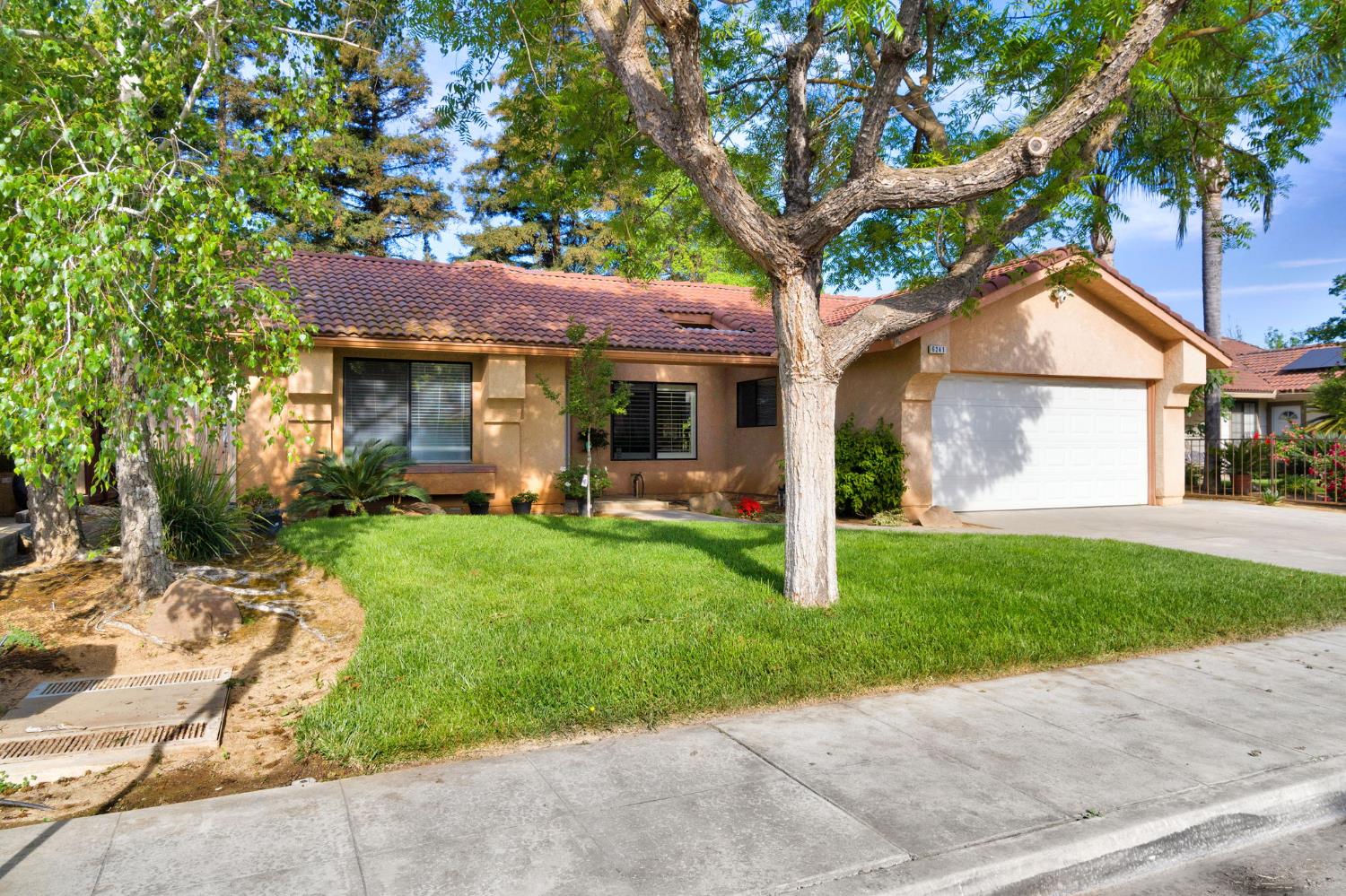 6241 N Lodi Ave, Fresno, CA 93722